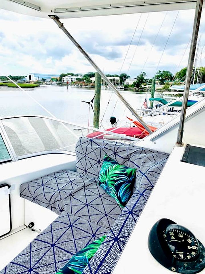 Luxurious Family-Friendly Boat Beautifully Decorated in Florida