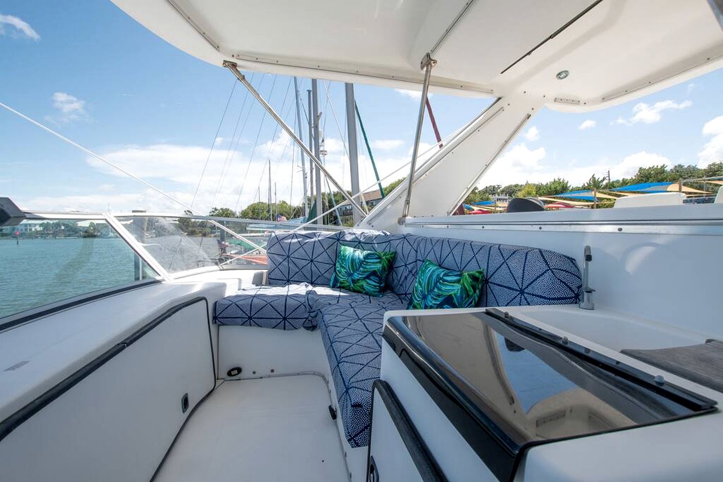 Luxurious Family-Friendly Boat Beautifully Decorated in Florida