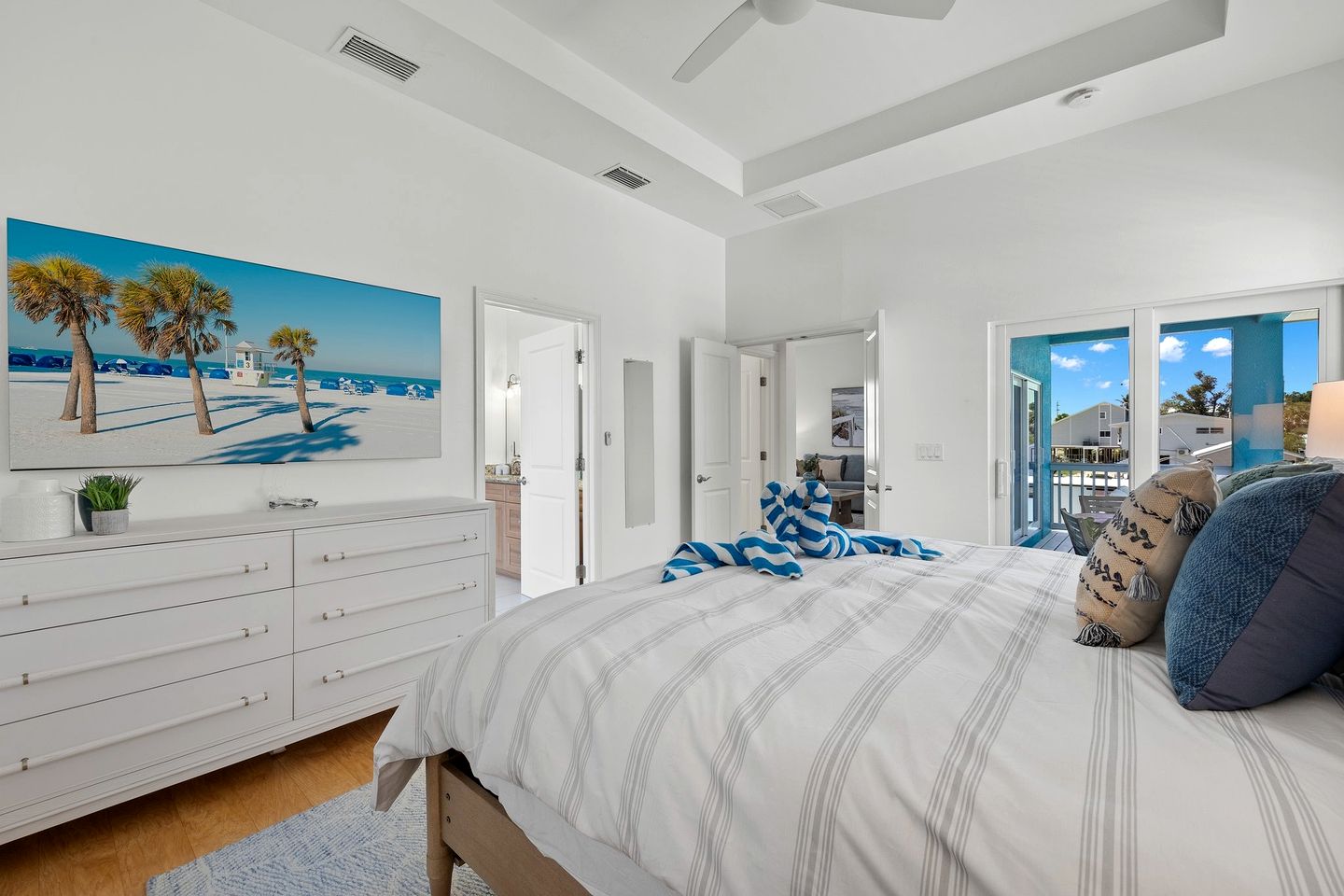 Stunning Beach House with Swimming Pool and Great Sights in Fort Myers Beach, Florida