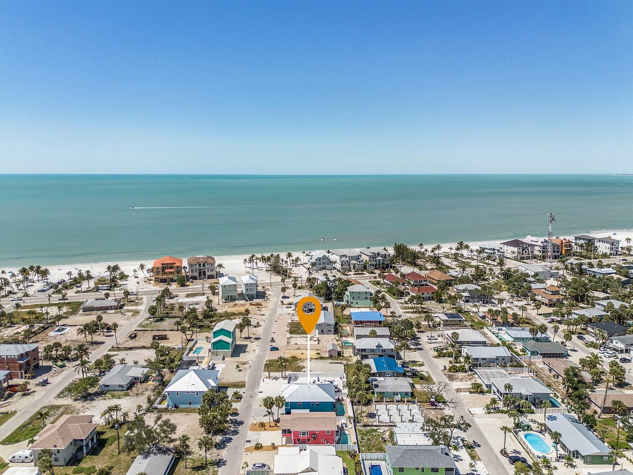 Stunning Beach House with Swimming Pool and Great Sights in Fort Myers Beach, Florida