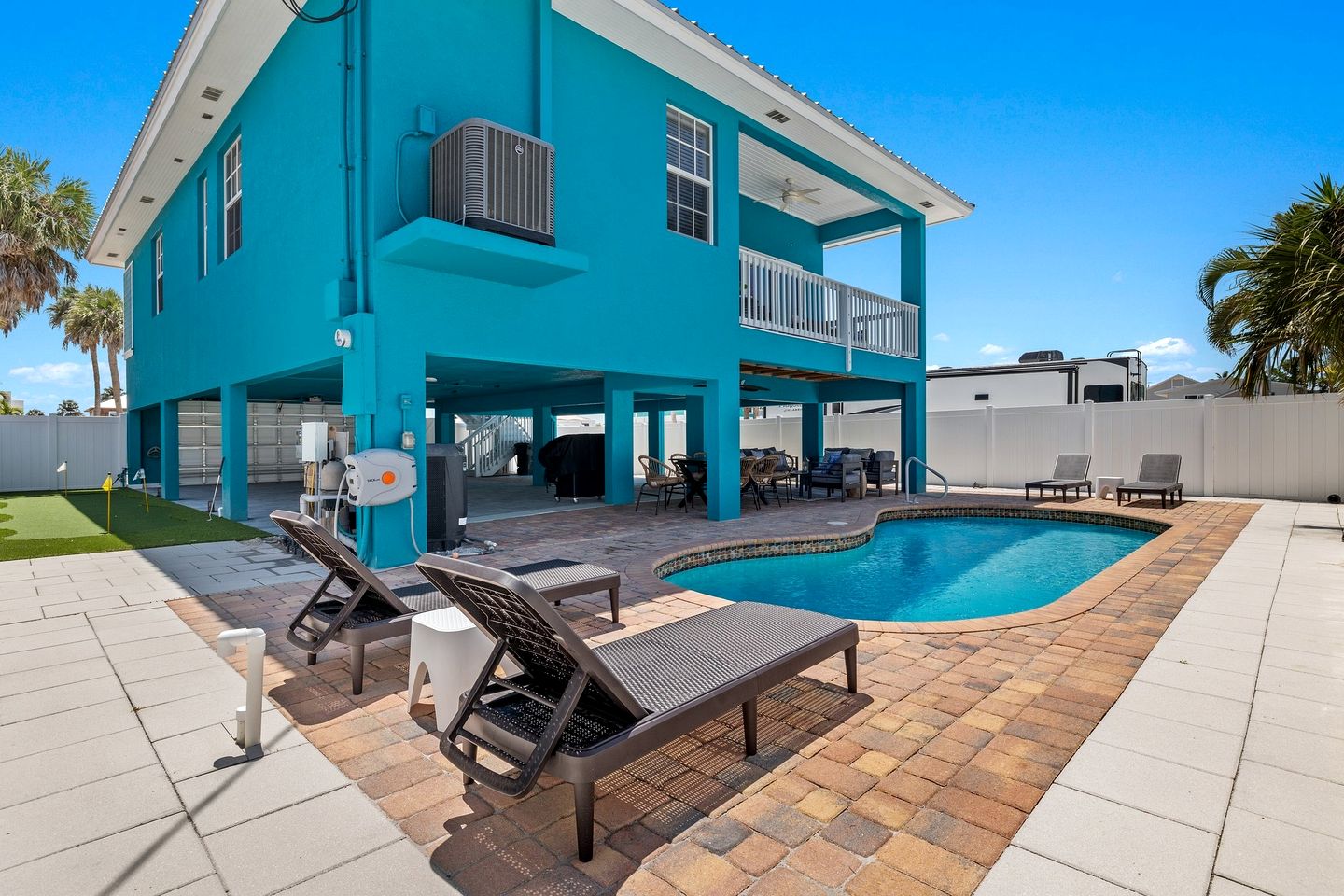 Stunning Beach House with Swimming Pool and Great Sights in Fort Myers Beach, Florida