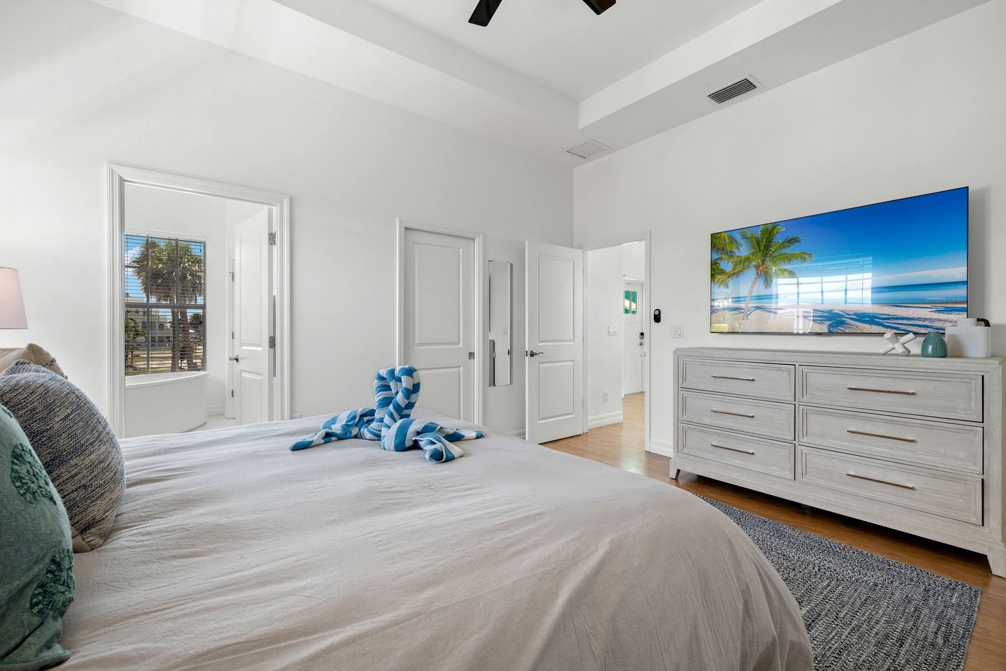 Stunning Beach House with Swimming Pool and Great Sights in Fort Myers Beach, Florida