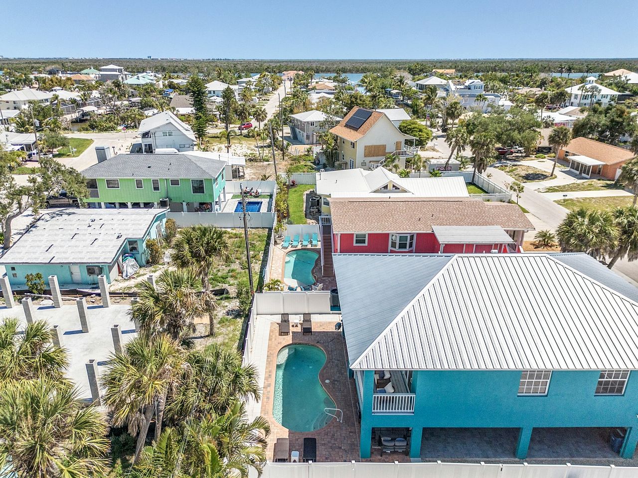 Stunning Beach House with Swimming Pool and Great Sights in Fort Myers Beach, Florida