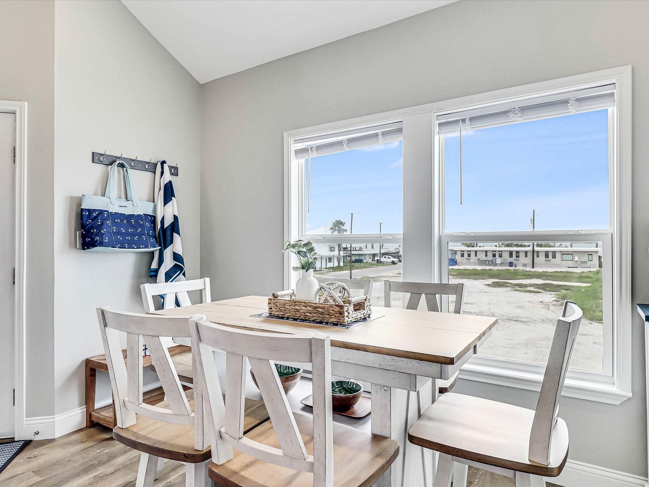 Gorgeous Beach House with Barbecue and Beach Access in Rockport, Texas
