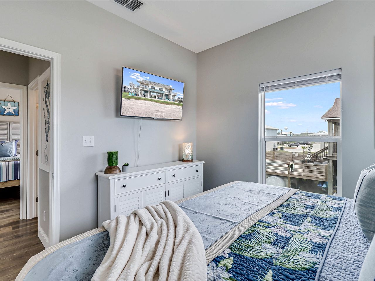Gorgeous Beach House with Barbecue and Beach Access in Rockport, Texas