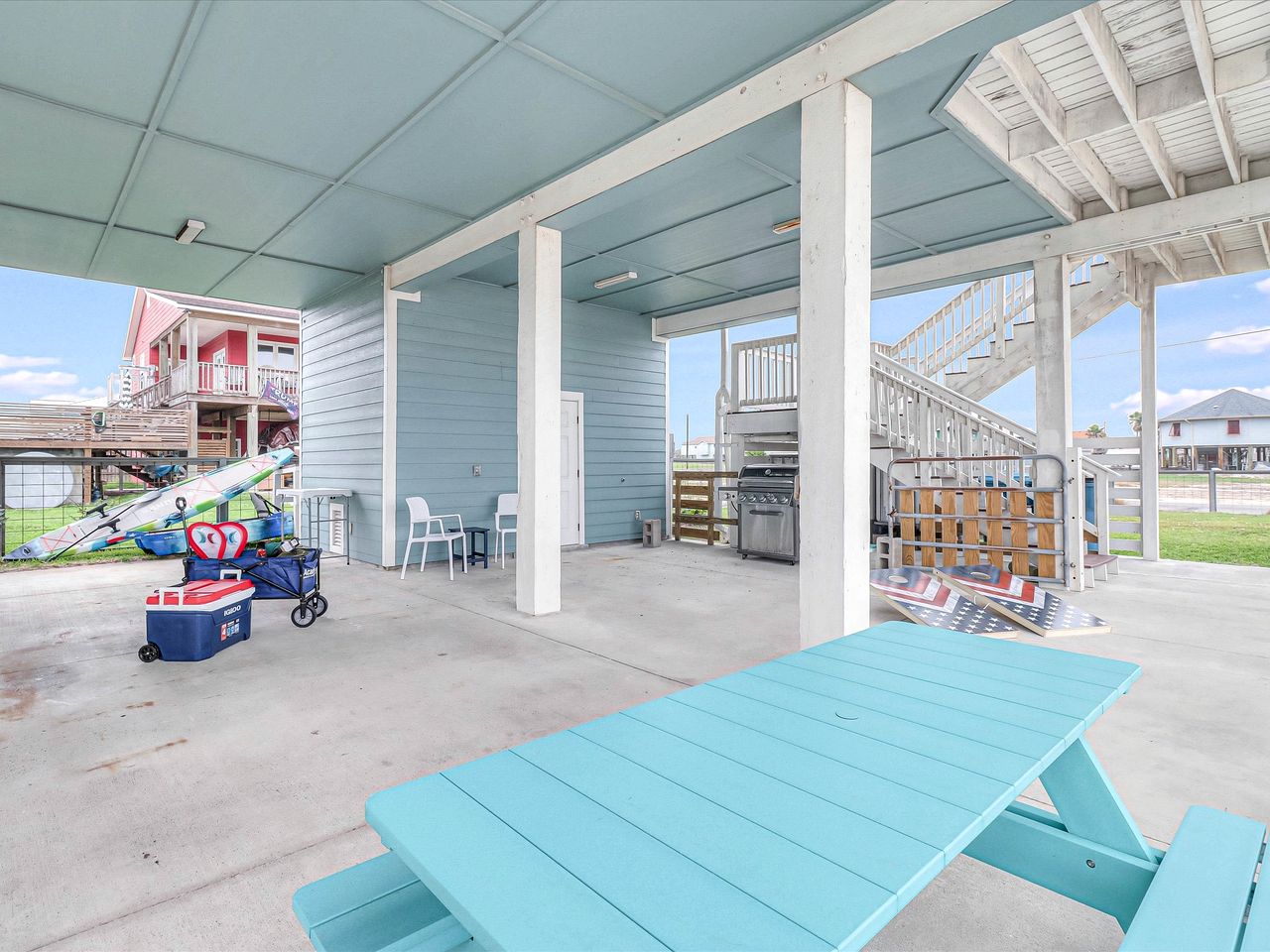 Gorgeous Beach House with Barbecue and Beach Access in Rockport, Texas
