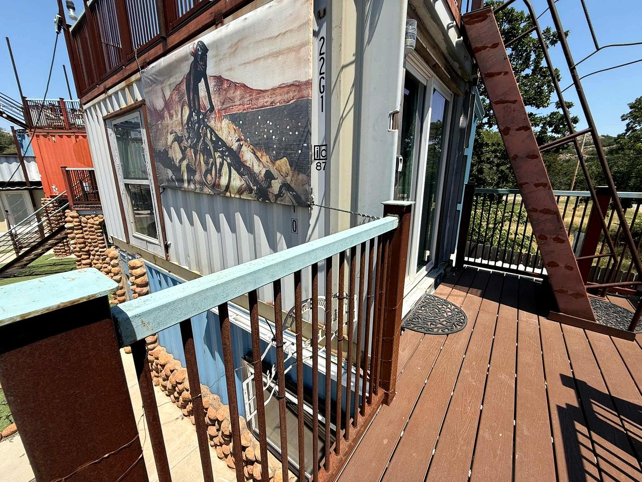 Charming Tiny House with Upper Deck near Fort Sill in Medicine Park, OK