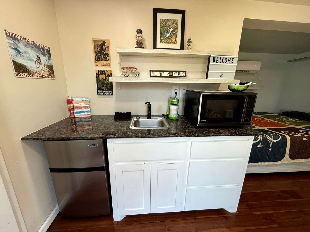 Charming Tiny House with Upper Deck near Fort Sill in Medicine Park, OK