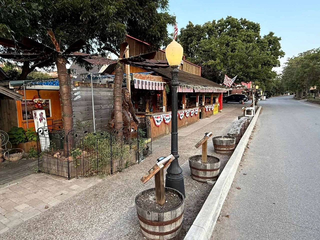 Charming Tiny House with Upper Deck near Fort Sill in Medicine Park, OK