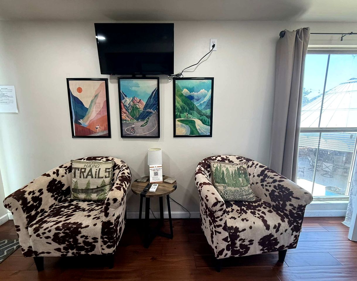 Charming Tiny House with Upper Deck near Fort Sill in Medicine Park, OK