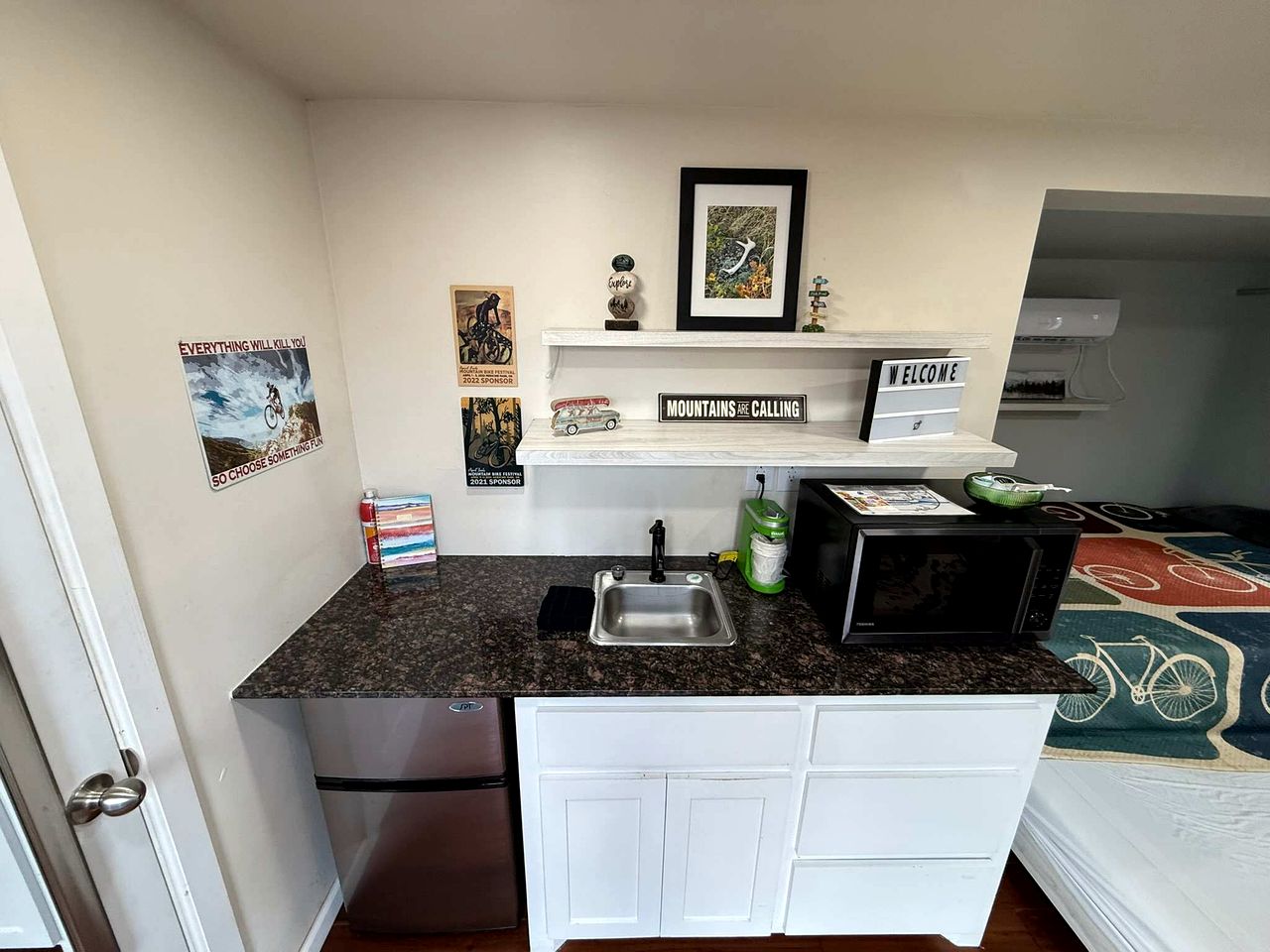 Charming Tiny House with Upper Deck near Fort Sill in Medicine Park, OK