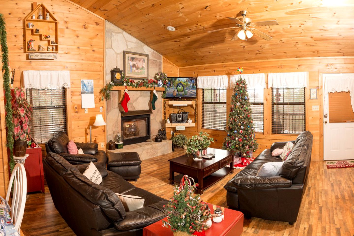 Secluded Couples' Cabin Rental with a Large Deck near Pigeon Forge, Tennessee