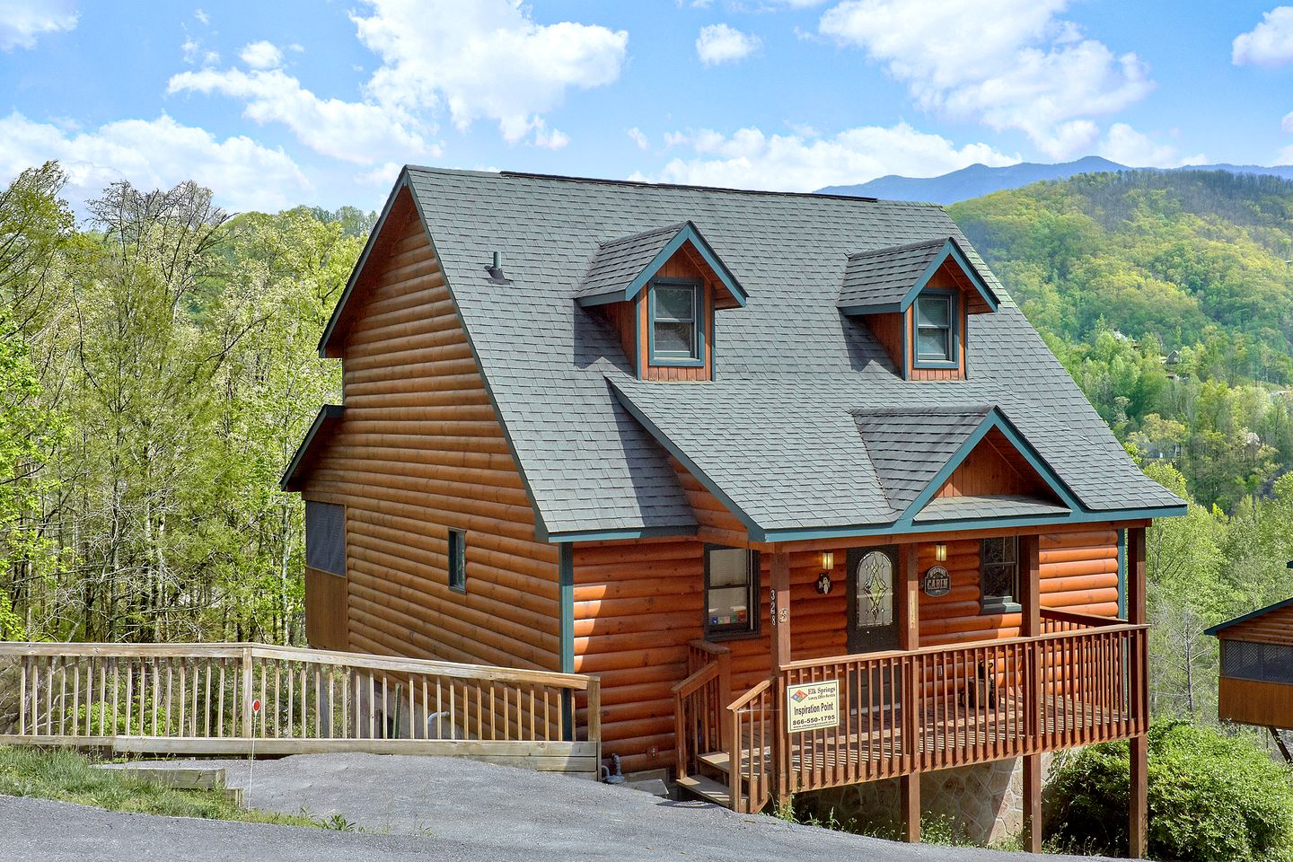 Romantic Gatlinburg Accommodation with a Hot Tub