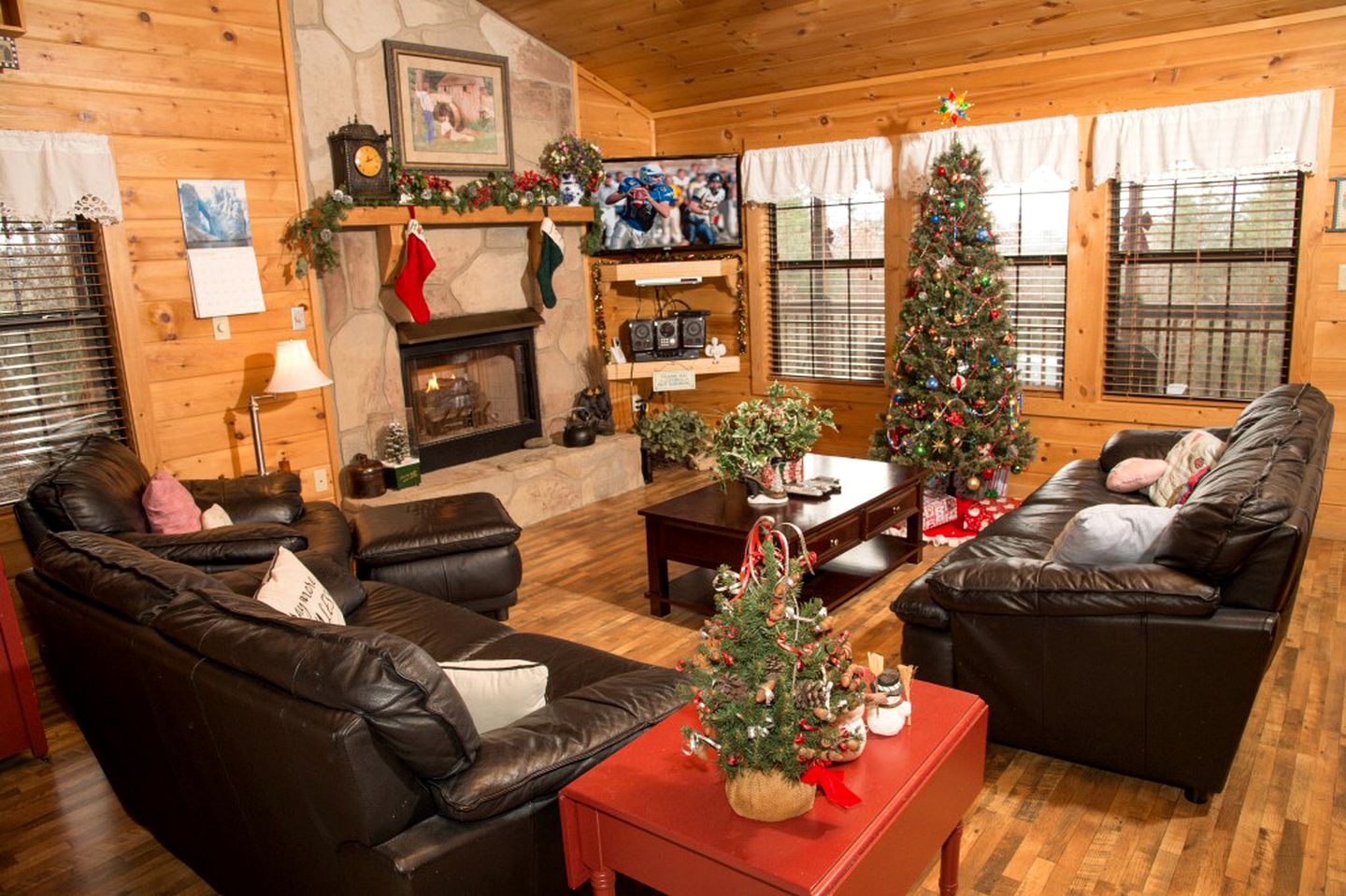 Secluded Couples' Cabin Rental with a Large Deck near Pigeon Forge, Tennessee