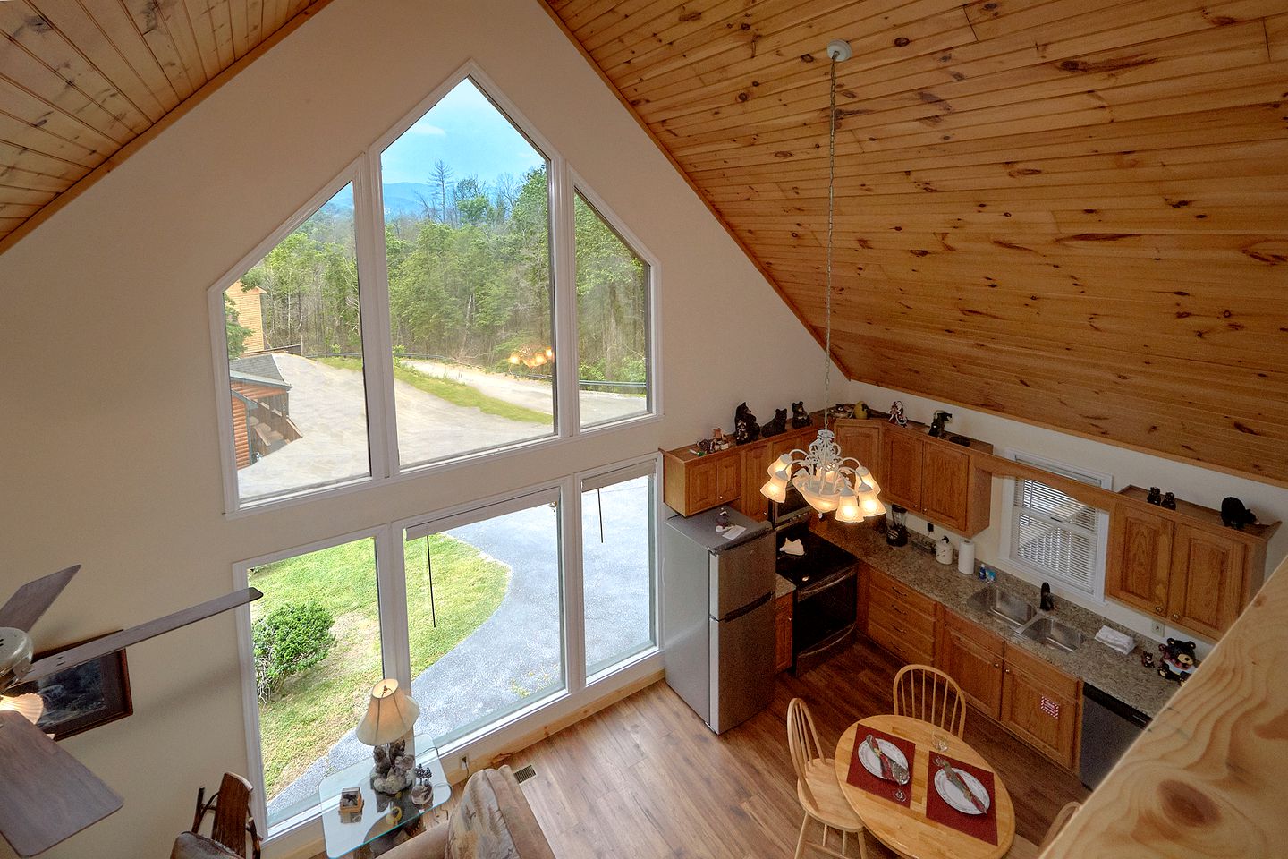 Romantic Gatlinburg Accommodation with a Hot Tub