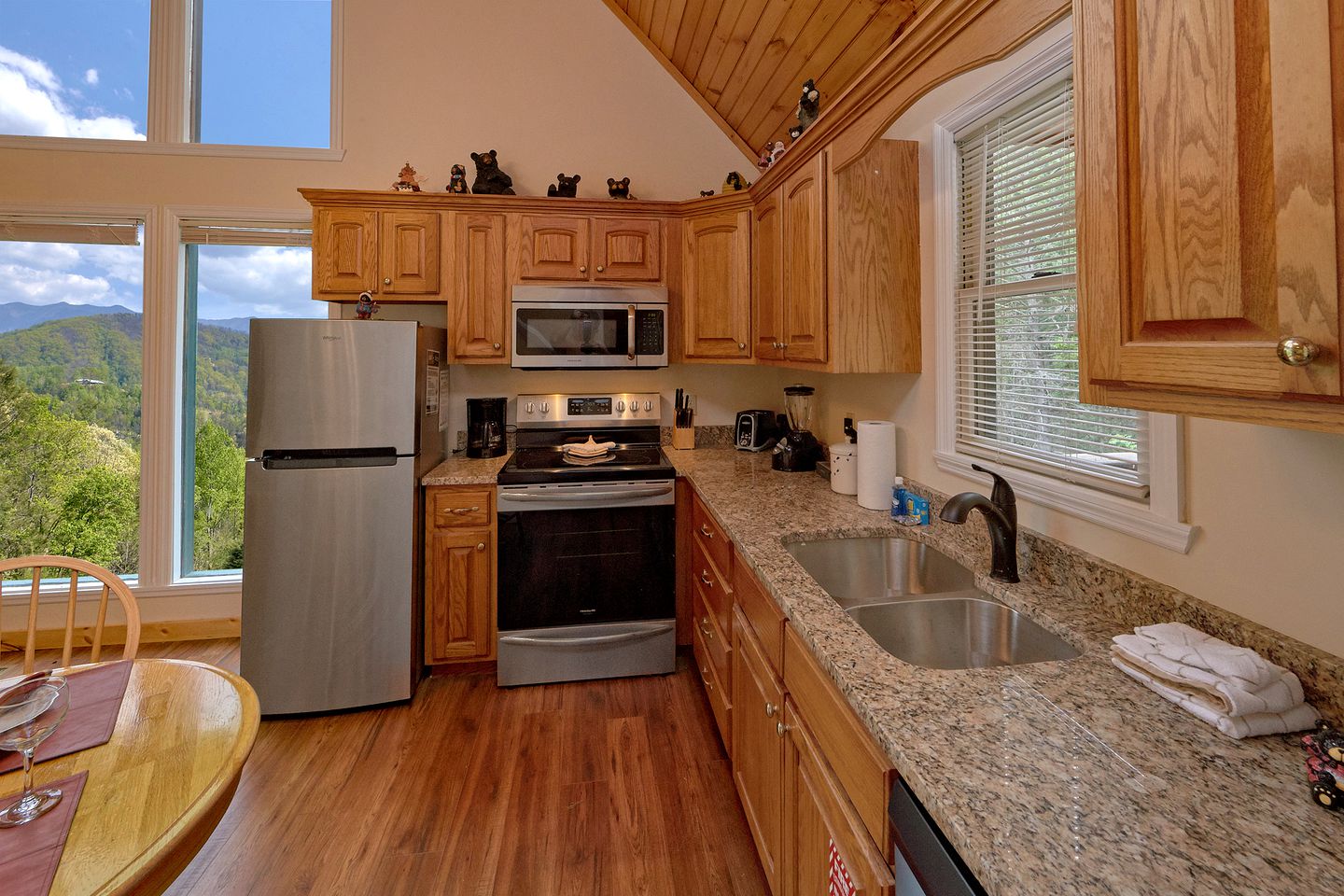 Romantic Gatlinburg Accommodation with a Hot Tub