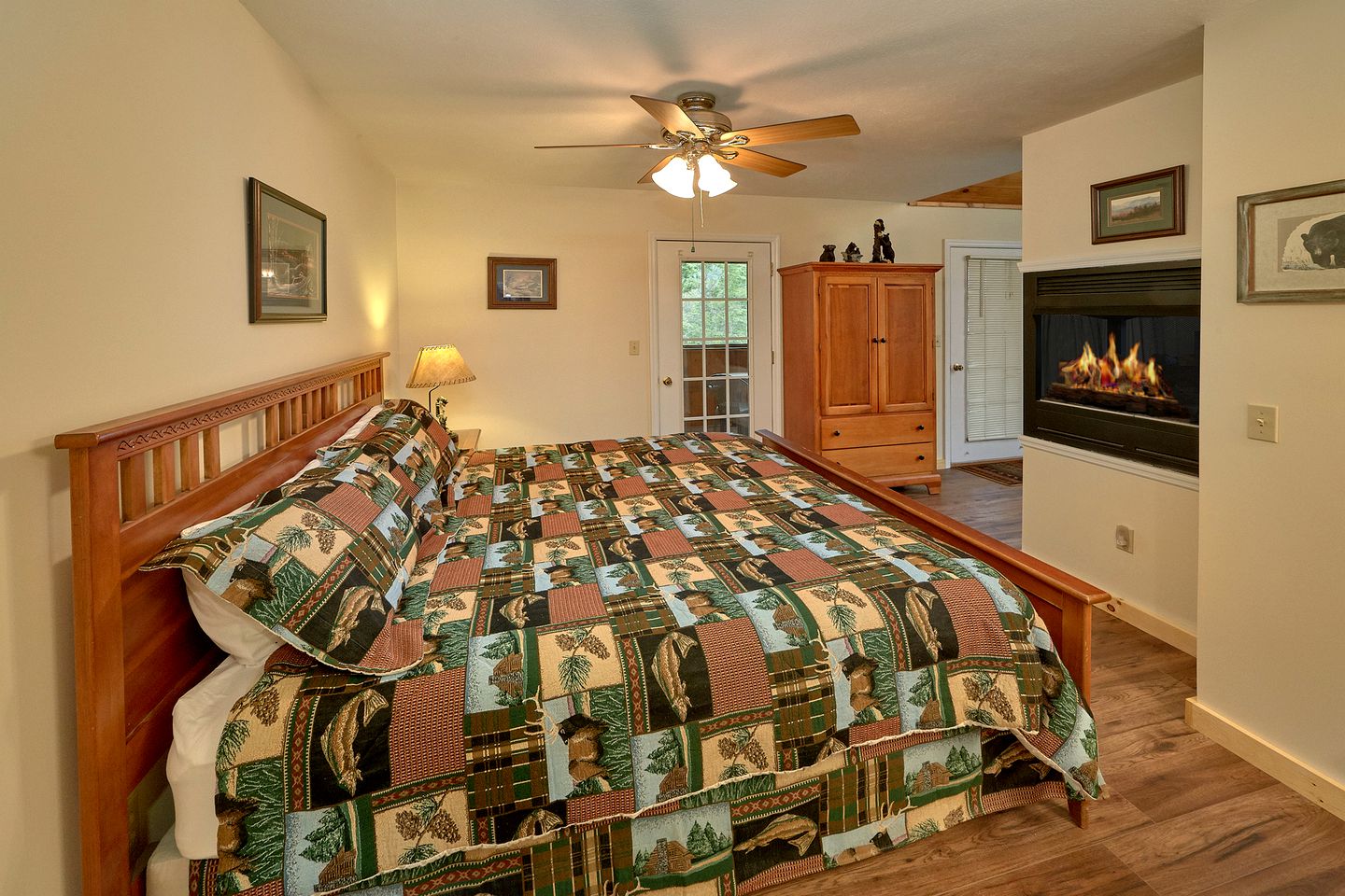Romantic Gatlinburg Accommodation with a Hot Tub
