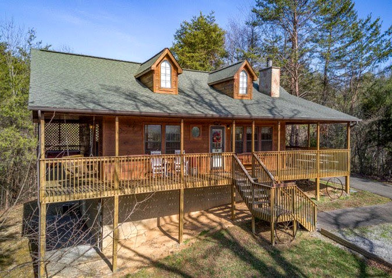 Secluded Couples' Cabin Rental with a Large Deck near Pigeon Forge, Tennessee