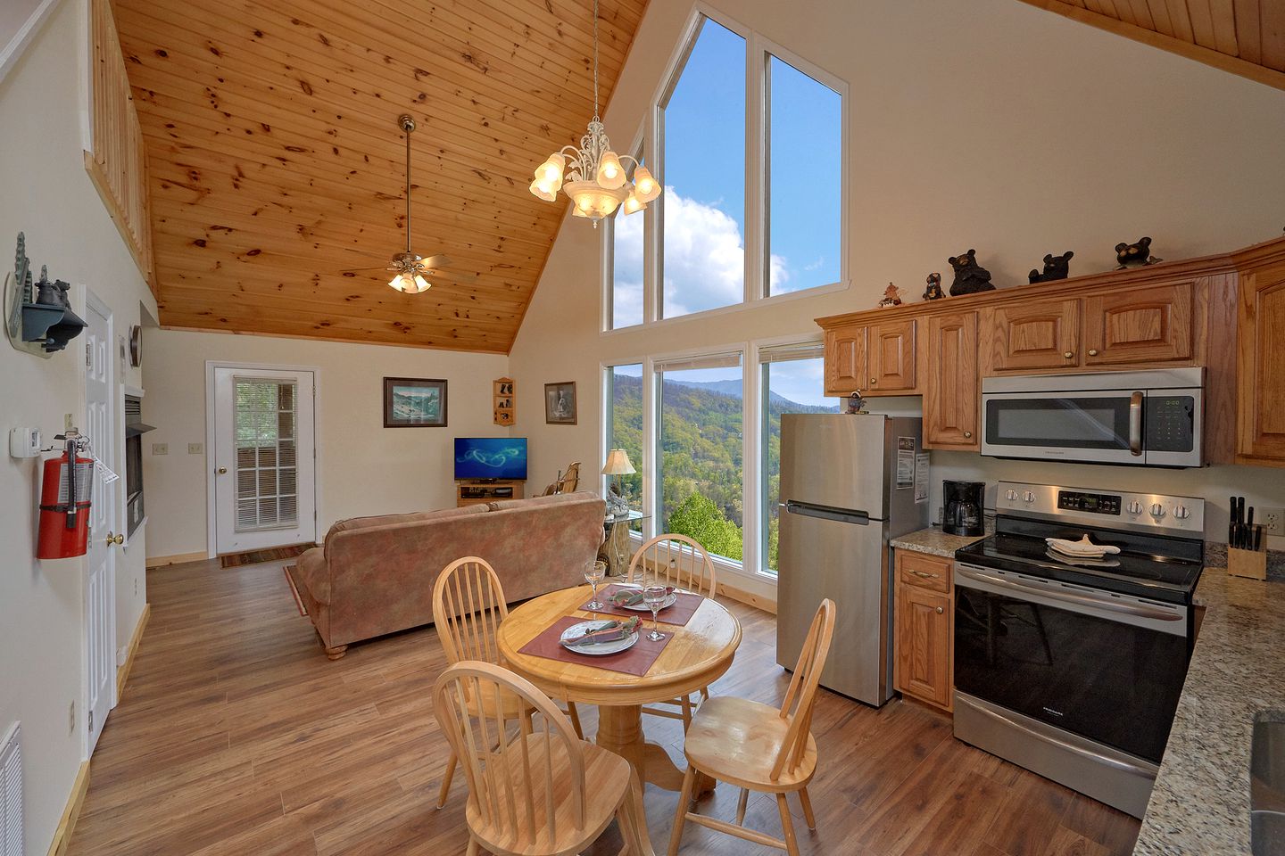 Romantic Gatlinburg Accommodation with a Hot Tub