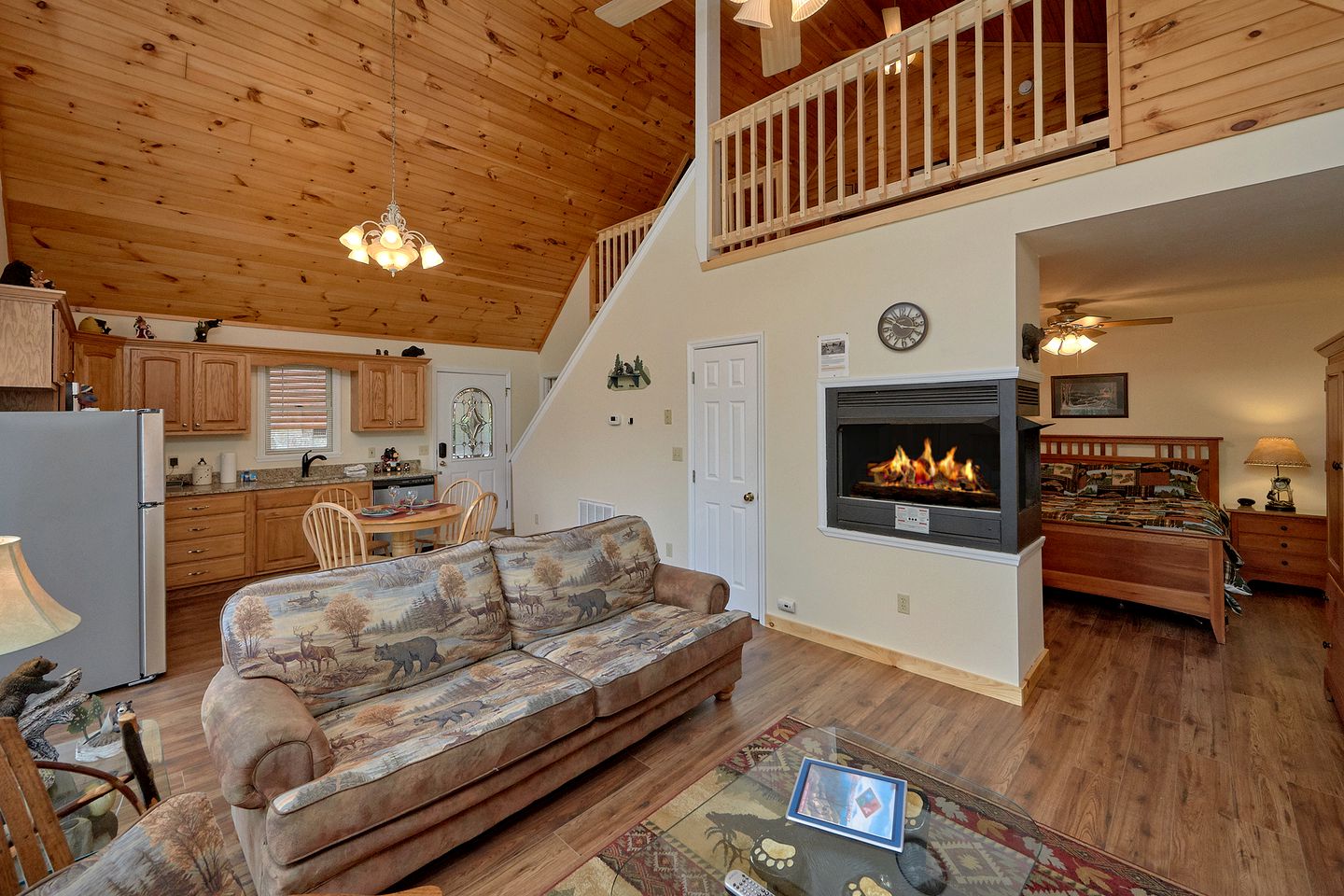 Romantic Gatlinburg Accommodation with a Hot Tub