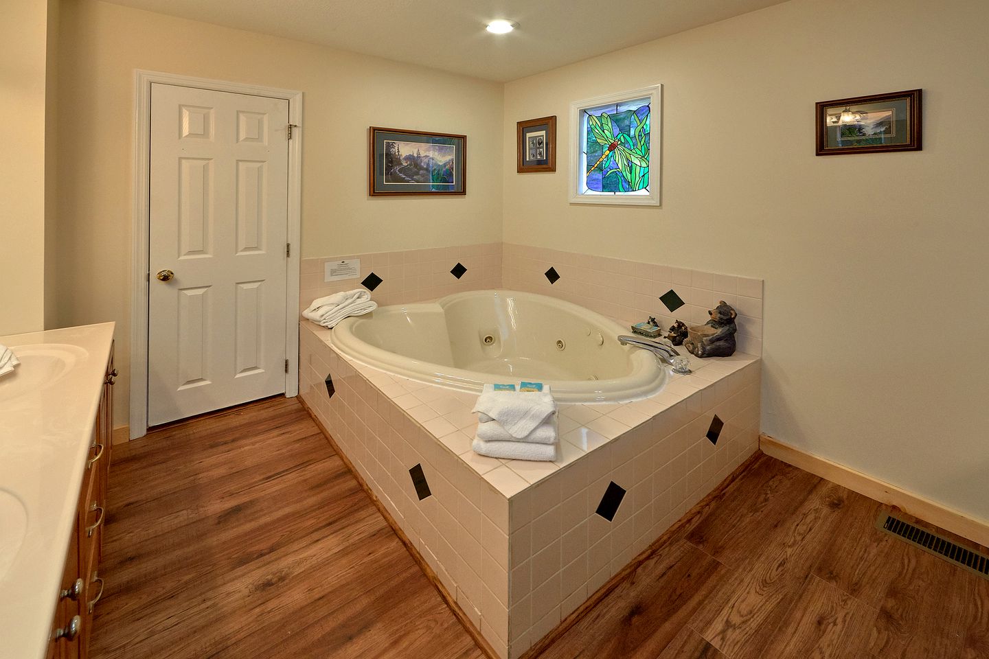 Romantic Gatlinburg Accommodation with a Hot Tub