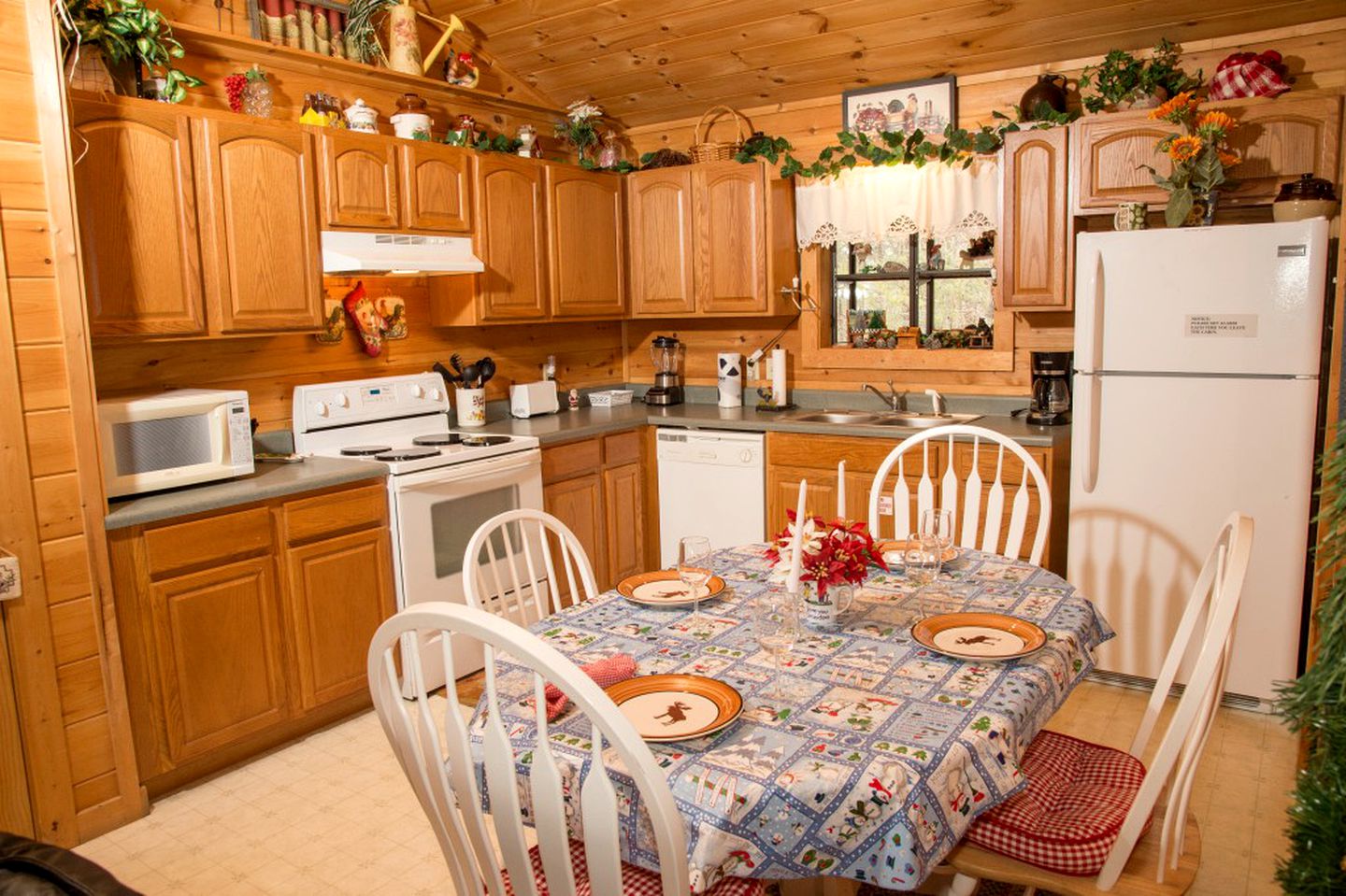 Secluded Couples' Cabin Rental with a Large Deck near Pigeon Forge, Tennessee