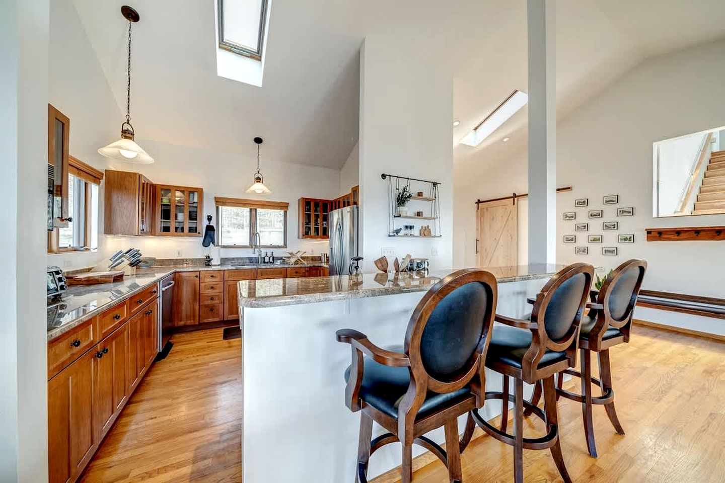 Family and Pet Friendly Cabin with Mountain Views, a Hot Tub, and Access to the Appalachian Trail, Perfect for a Weekend Getaway