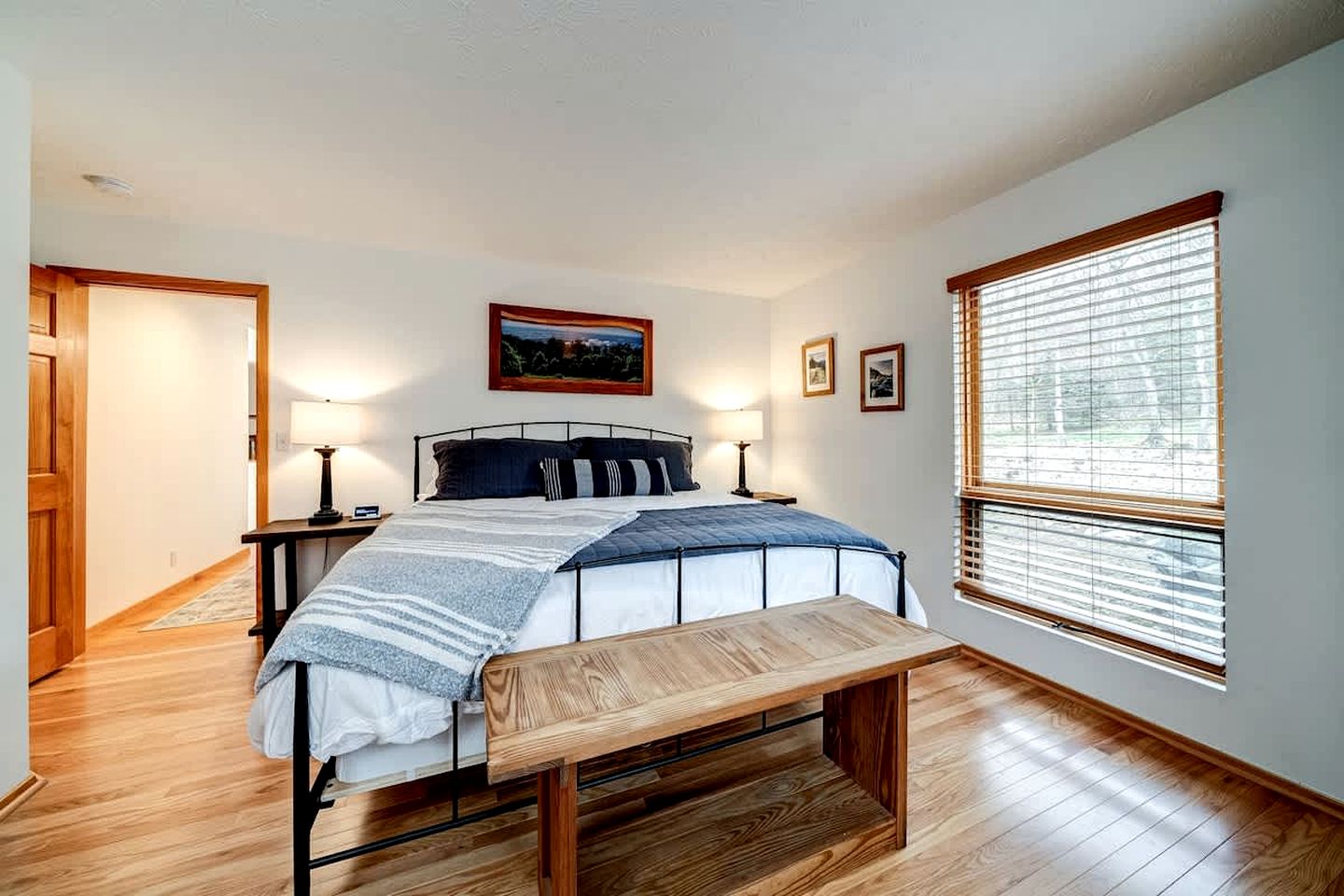 Family and Pet Friendly Cabin with Mountain Views, a Hot Tub, and Access to the Appalachian Trail, Perfect for a Weekend Getaway