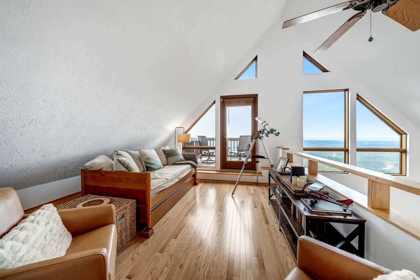 Family and Pet Friendly Cabin with Mountain Views, a Hot Tub, and Access to the Appalachian Trail, Perfect for a Weekend Getaway