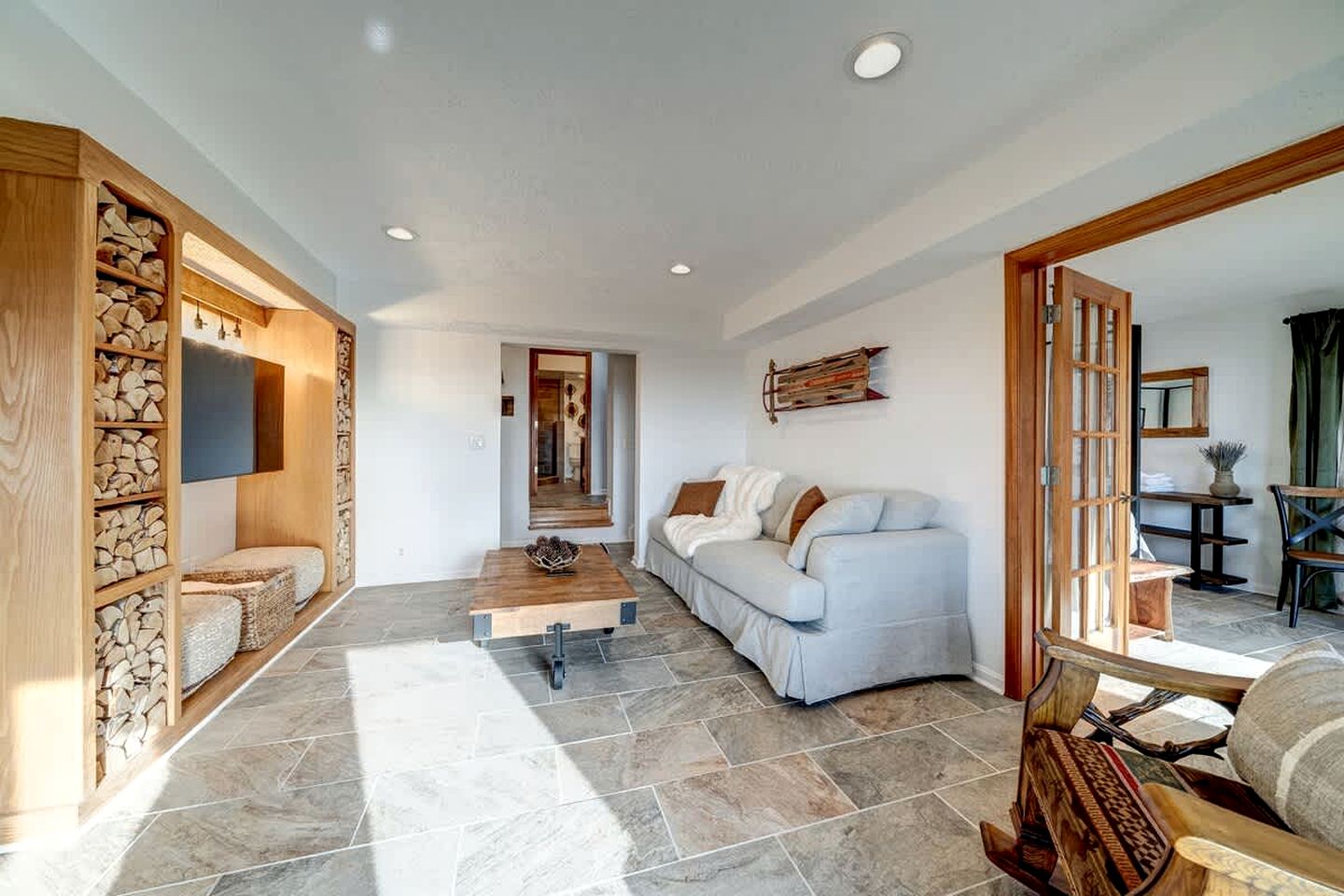 Family and Pet Friendly Cabin with Mountain Views, a Hot Tub, and Access to the Appalachian Trail, Perfect for a Weekend Getaway