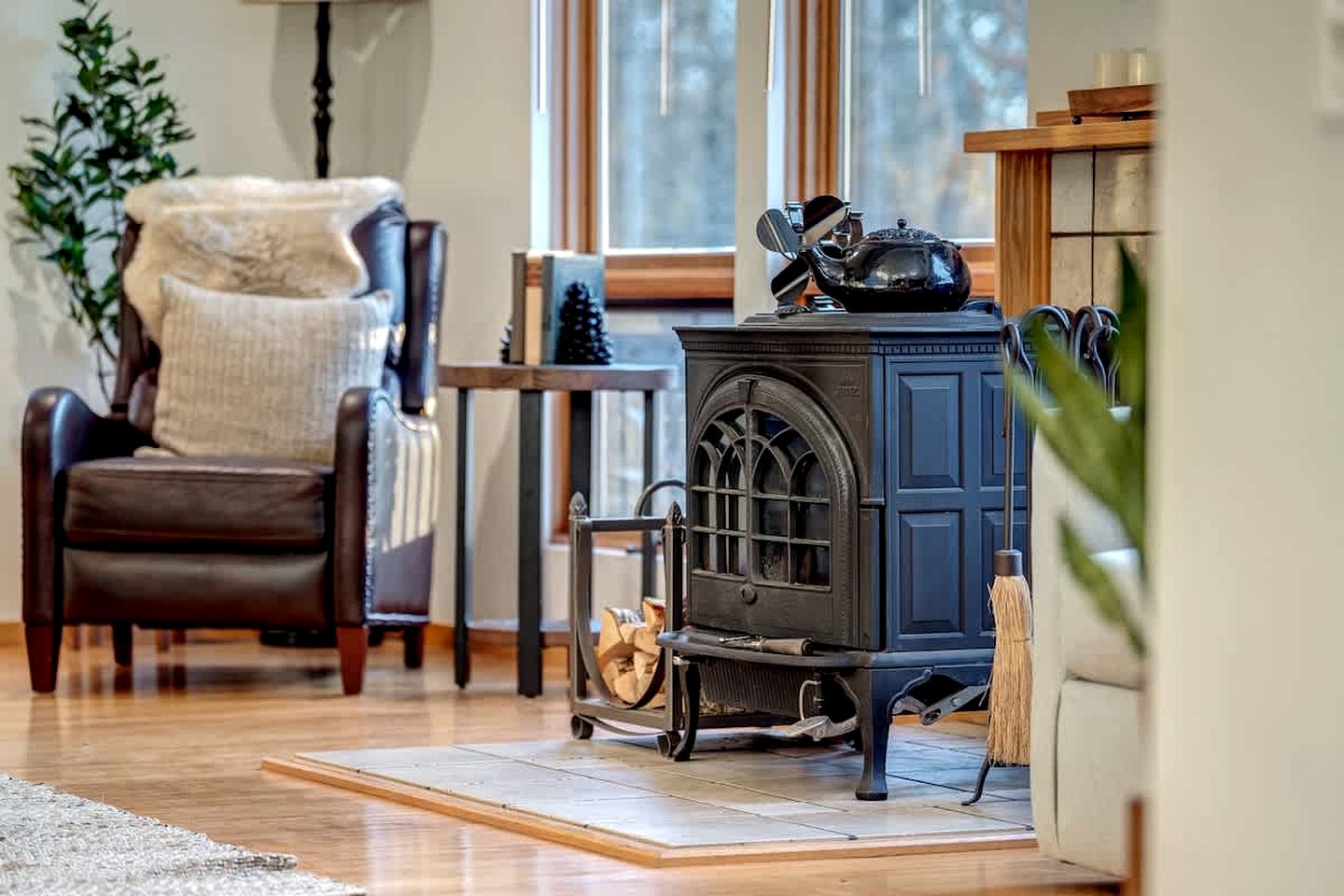 Family and Pet Friendly Cabin with Mountain Views, a Hot Tub, and Access to the Appalachian Trail, Perfect for a Weekend Getaway