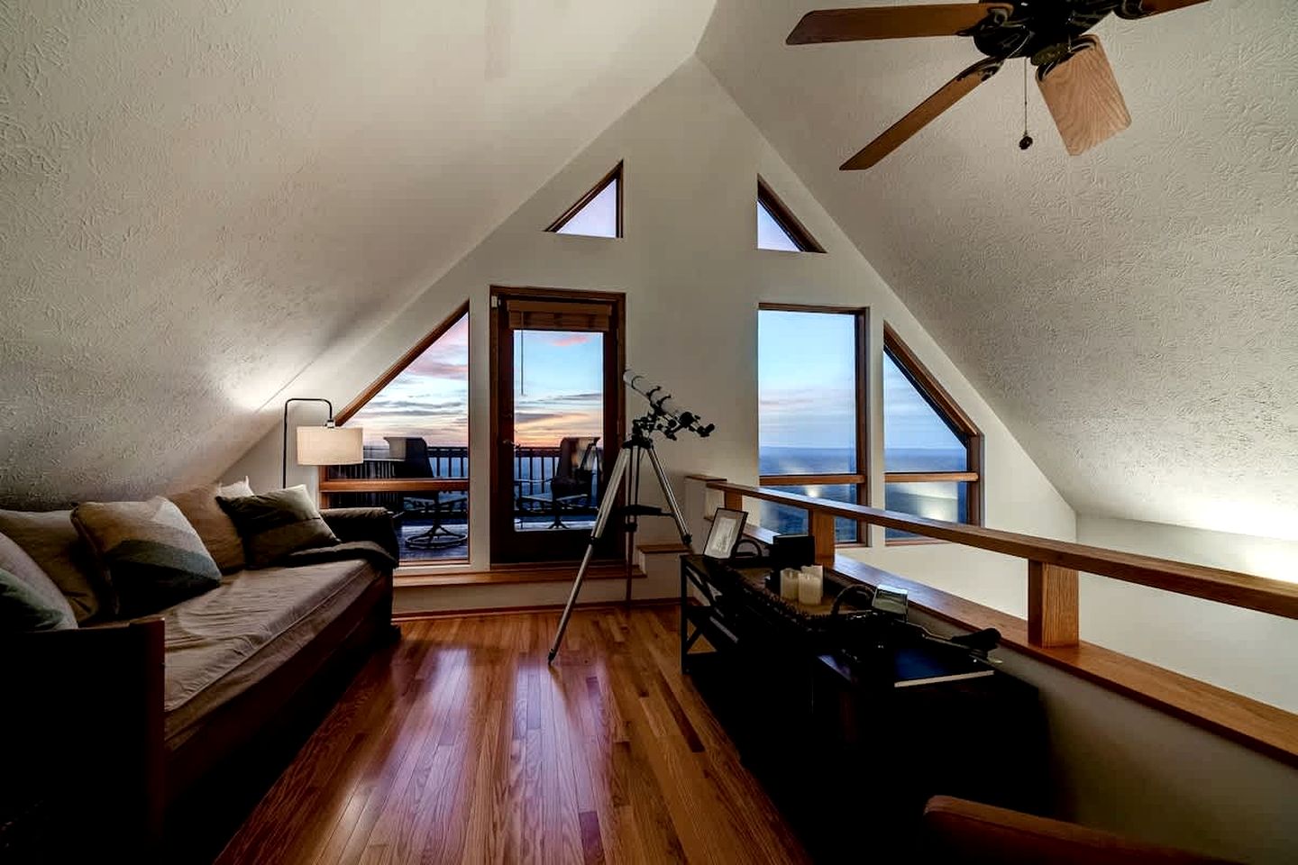 Family and Pet Friendly Cabin with Mountain Views, a Hot Tub, and Access to the Appalachian Trail, Perfect for a Weekend Getaway