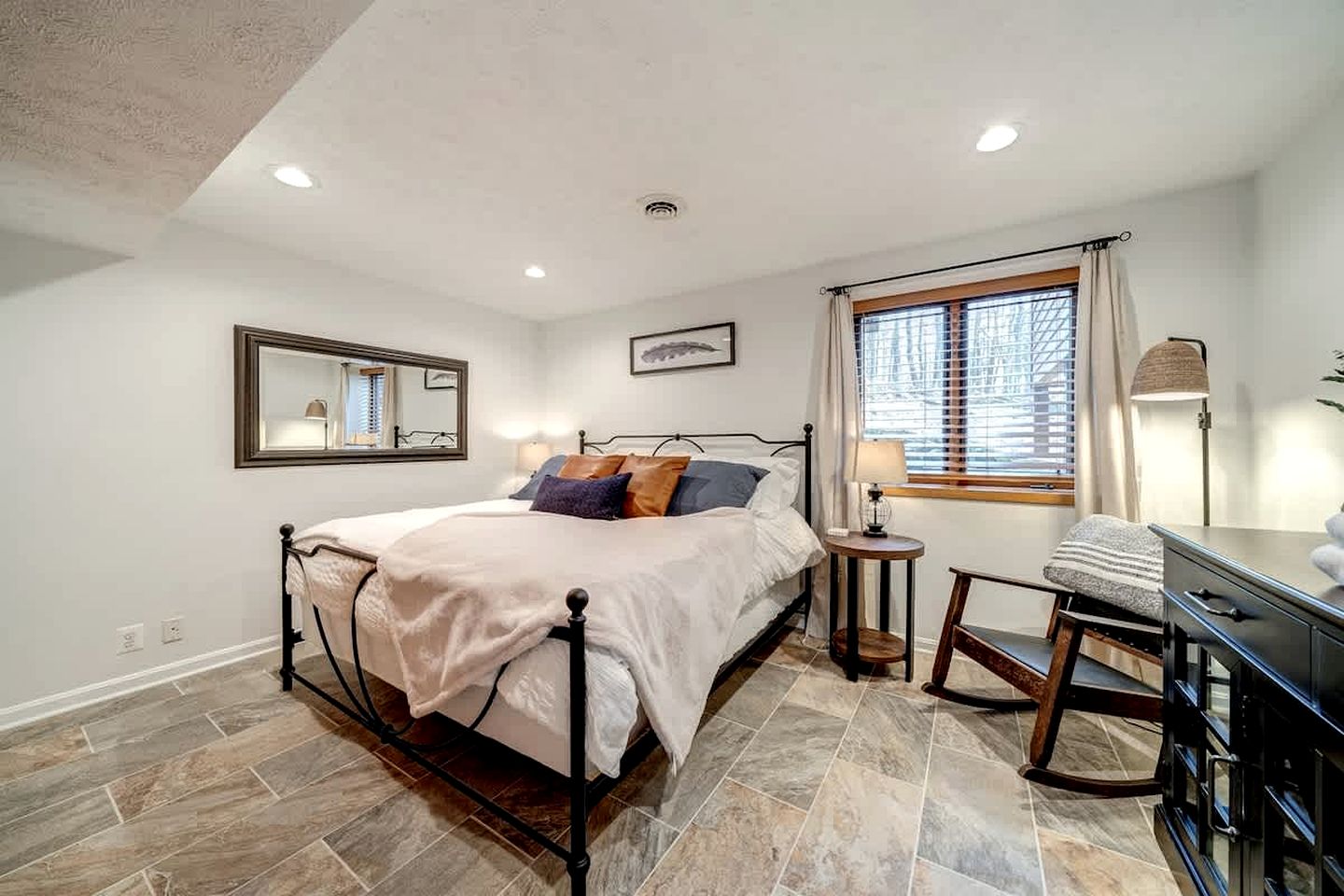 Family and Pet Friendly Cabin with Mountain Views, a Hot Tub, and Access to the Appalachian Trail, Perfect for a Weekend Getaway