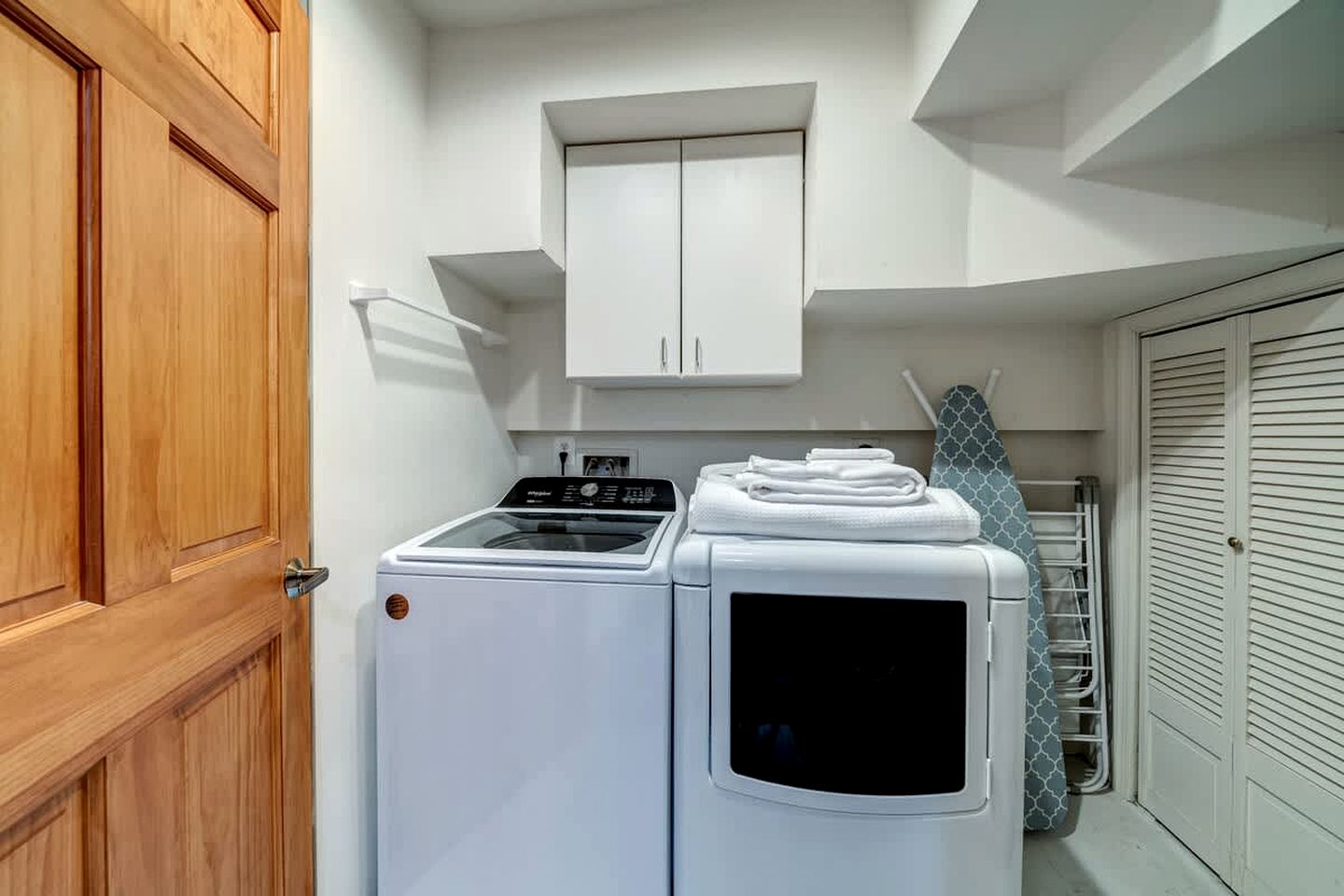 Family and Pet Friendly Cabin with Mountain Views, a Hot Tub, and Access to the Appalachian Trail, Perfect for a Weekend Getaway