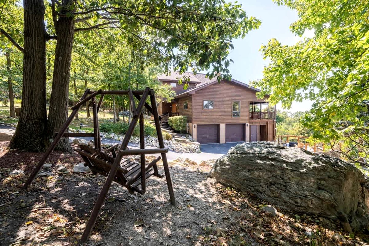 Family and Pet Friendly Cabin with Mountain Views, a Hot Tub, and Access to the Appalachian Trail, Perfect for a Weekend Getaway