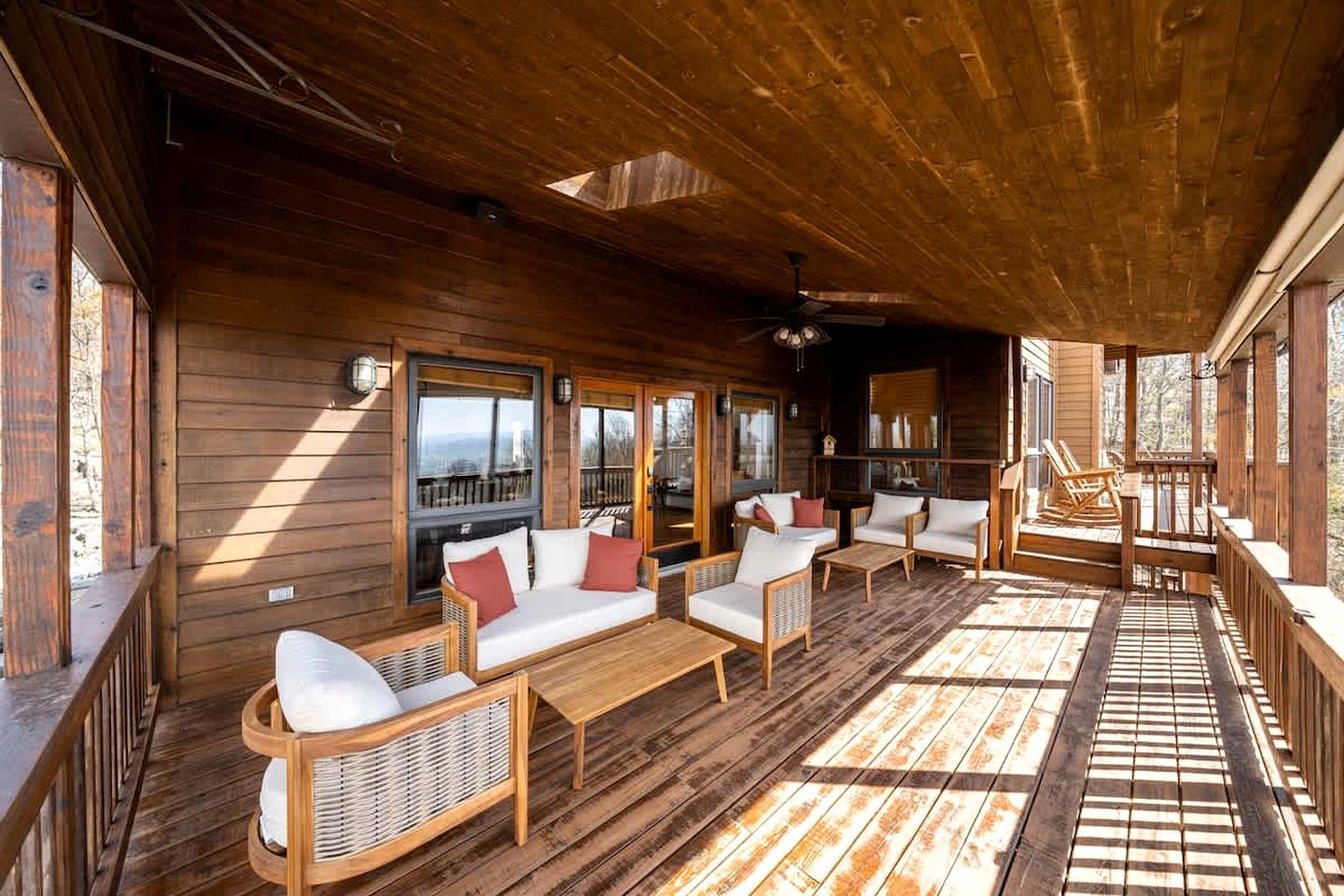 Family and Pet Friendly Cabin with Mountain Views, a Hot Tub, and Access to the Appalachian Trail, Perfect for a Weekend Getaway