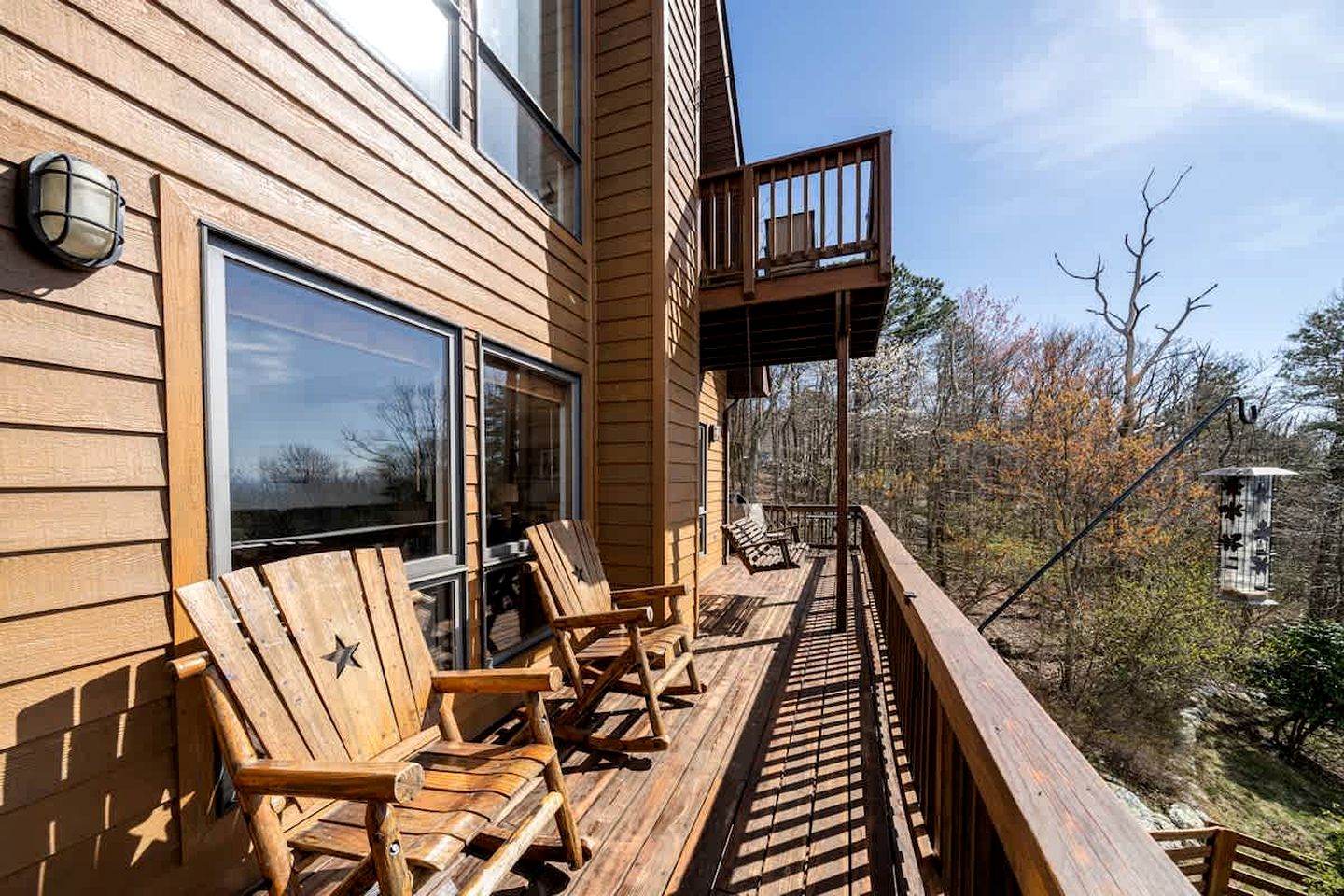 Family and Pet Friendly Cabin with Mountain Views, a Hot Tub, and Access to the Appalachian Trail, Perfect for a Weekend Getaway