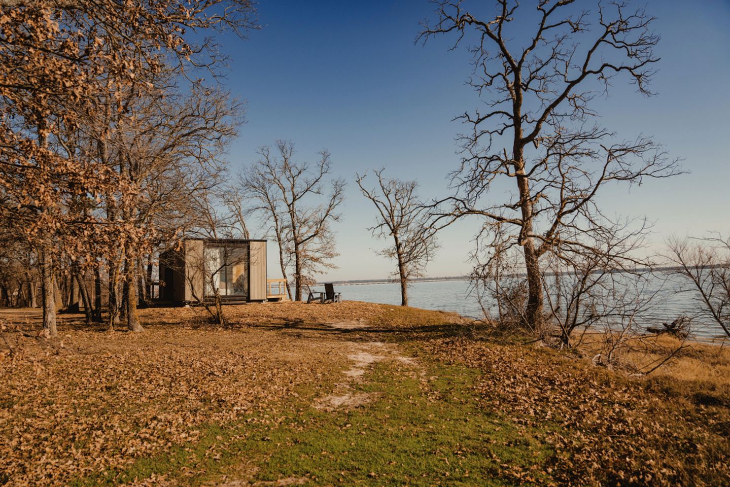 Luxurious Tiny House with Stunning Lake Tawakoni Views for an Unforgettable Escape near Quinlan, Texas