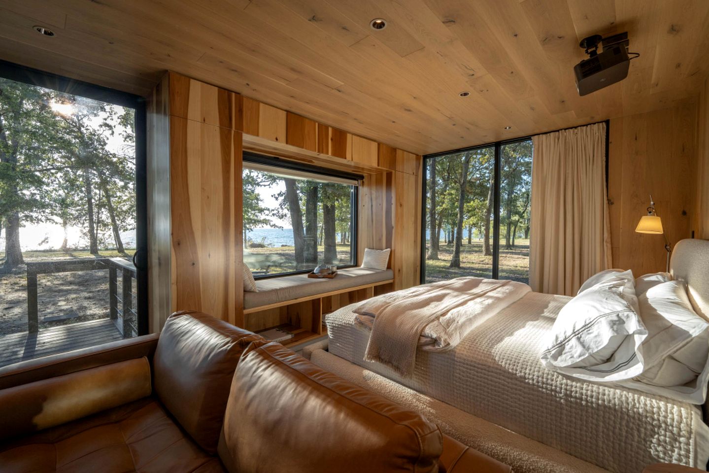 Gorgeous Tiny House for a Romantic Escape by Lake Tawakoni near Quinlan, Texas