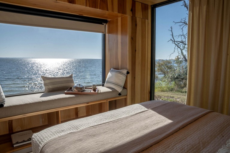 Lakefront Deluxe | Cottages (Quinlan, Texas, United States of America)