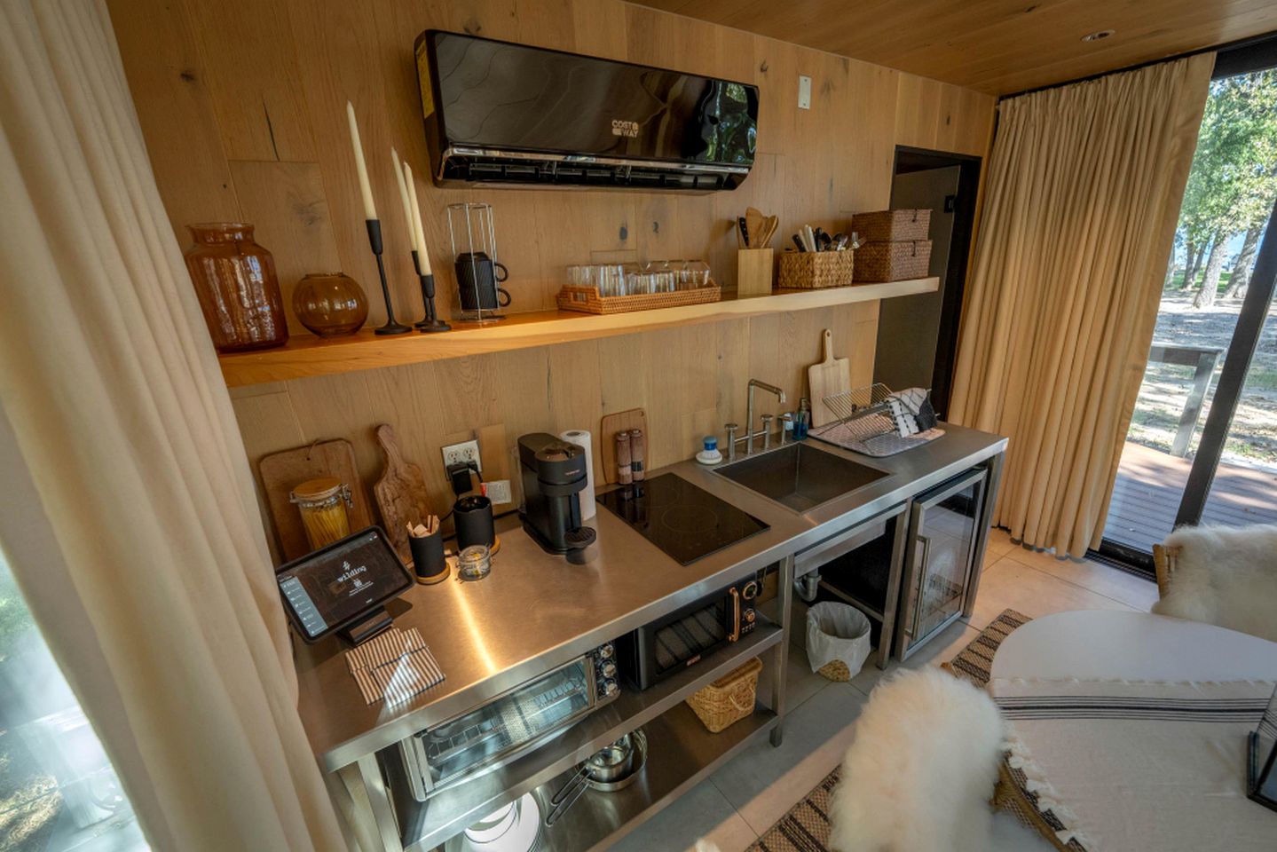 Luxurious Tiny House with Stunning Lake Tawakoni Views for an Unforgettable Escape near Quinlan, Texas