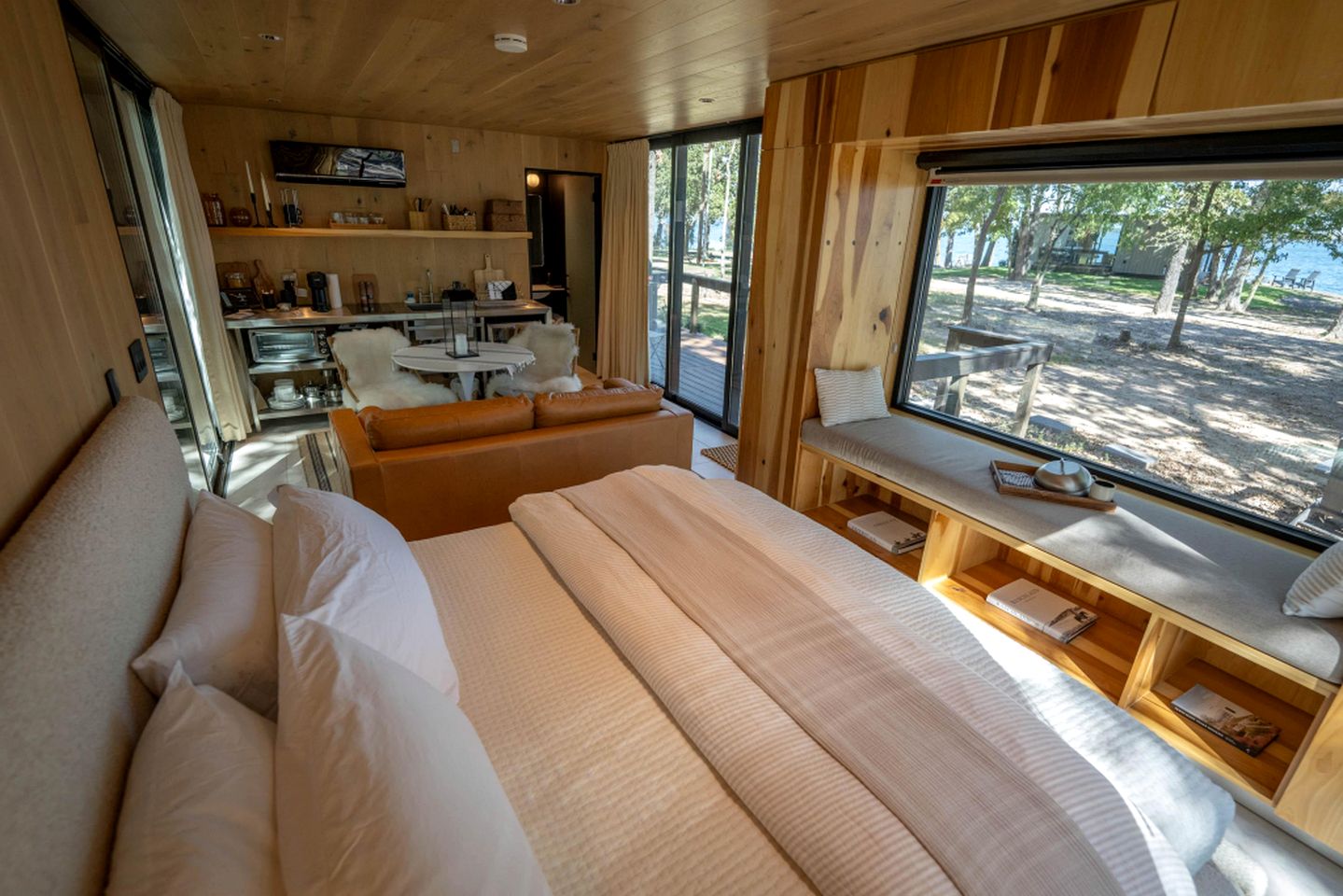 Beautiful Tiny House for a Unique Couples Getaway by Lake Tawakoni near Quinlan, Texas