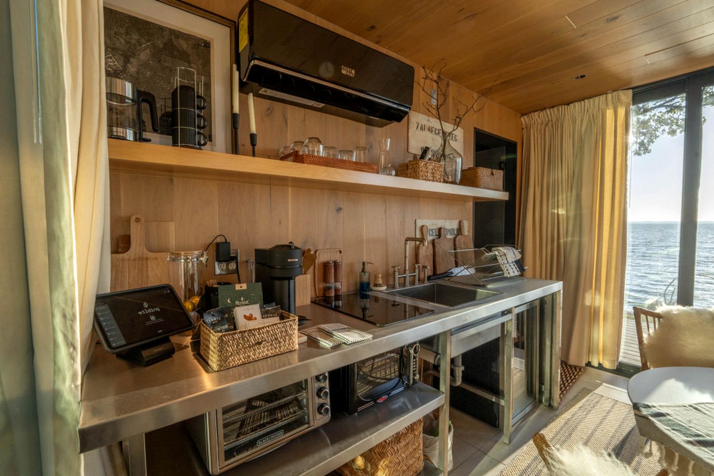 Beautiful Tiny House for a Unique Couples Getaway by Lake Tawakoni near Quinlan, Texas