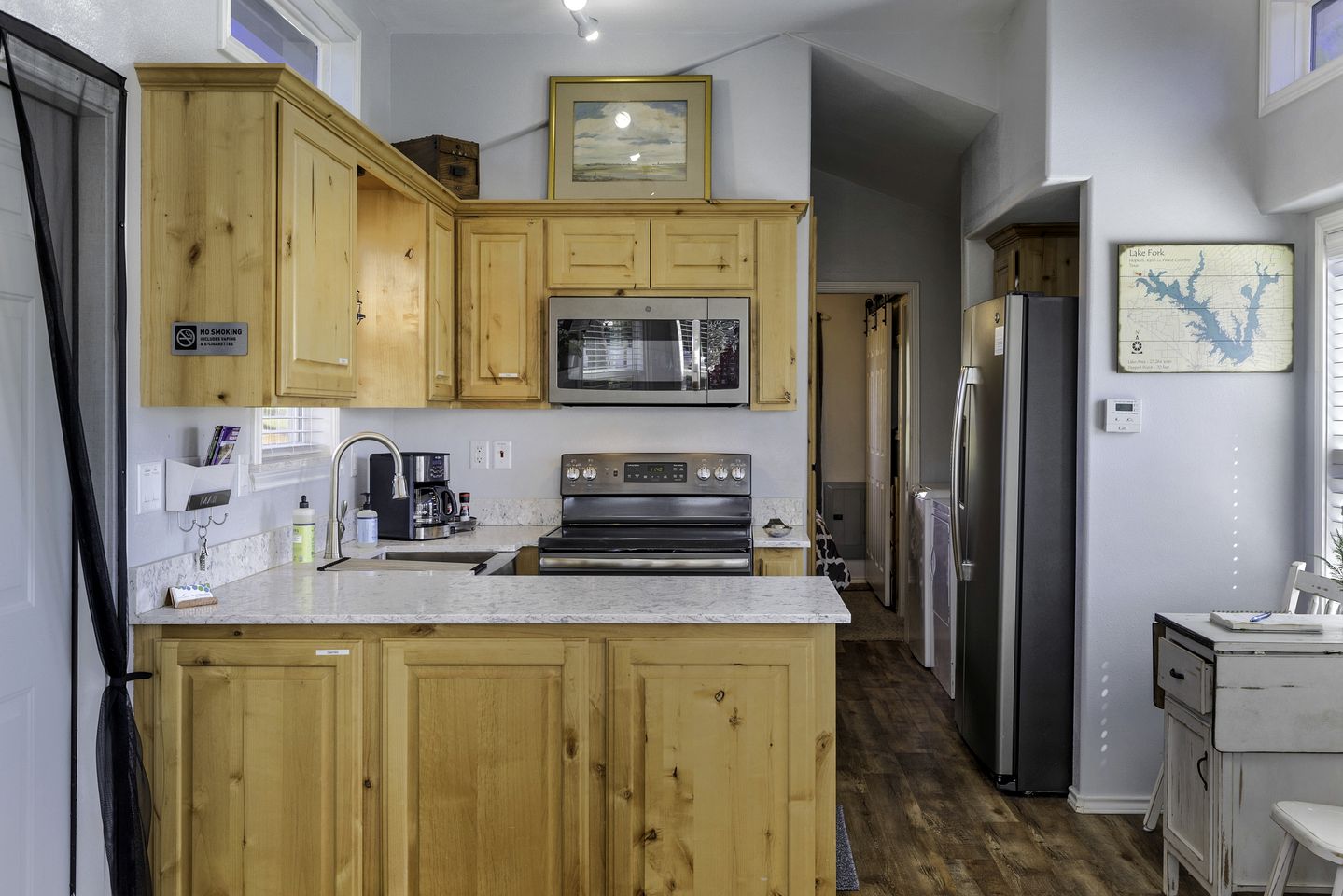 Intimate Chic Cabin Suitable for Four with Private Deck in Texas