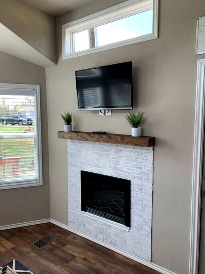 Intimate Chic Cabin Suitable for Four with Private Deck in Texas