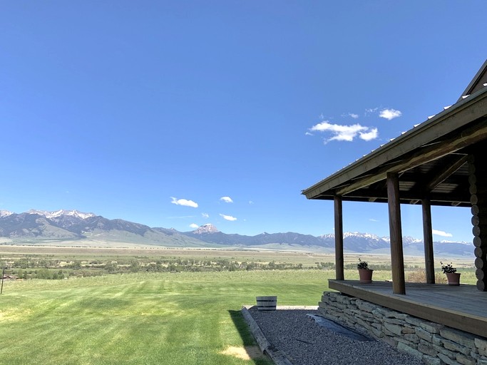 Log Cabins (United States of America, Ennis, Montana)