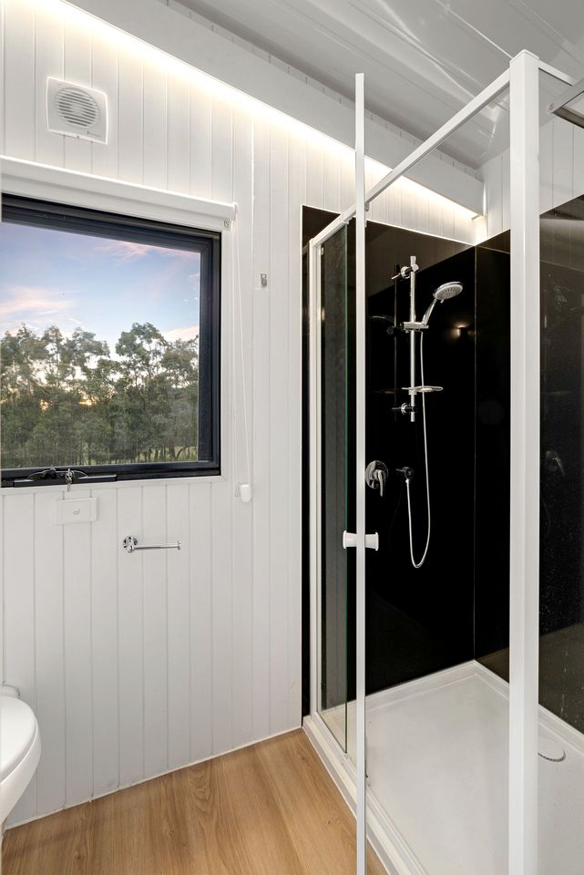 Intimate Tiny House Perfect for Water Activities and Picnics in Victoria, Australia