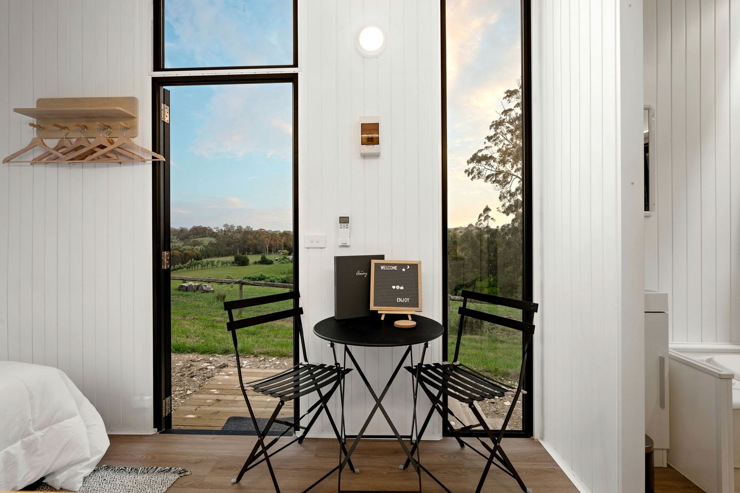 Intimate Tiny House Perfect for Water Activities and Picnics in Victoria, Australia