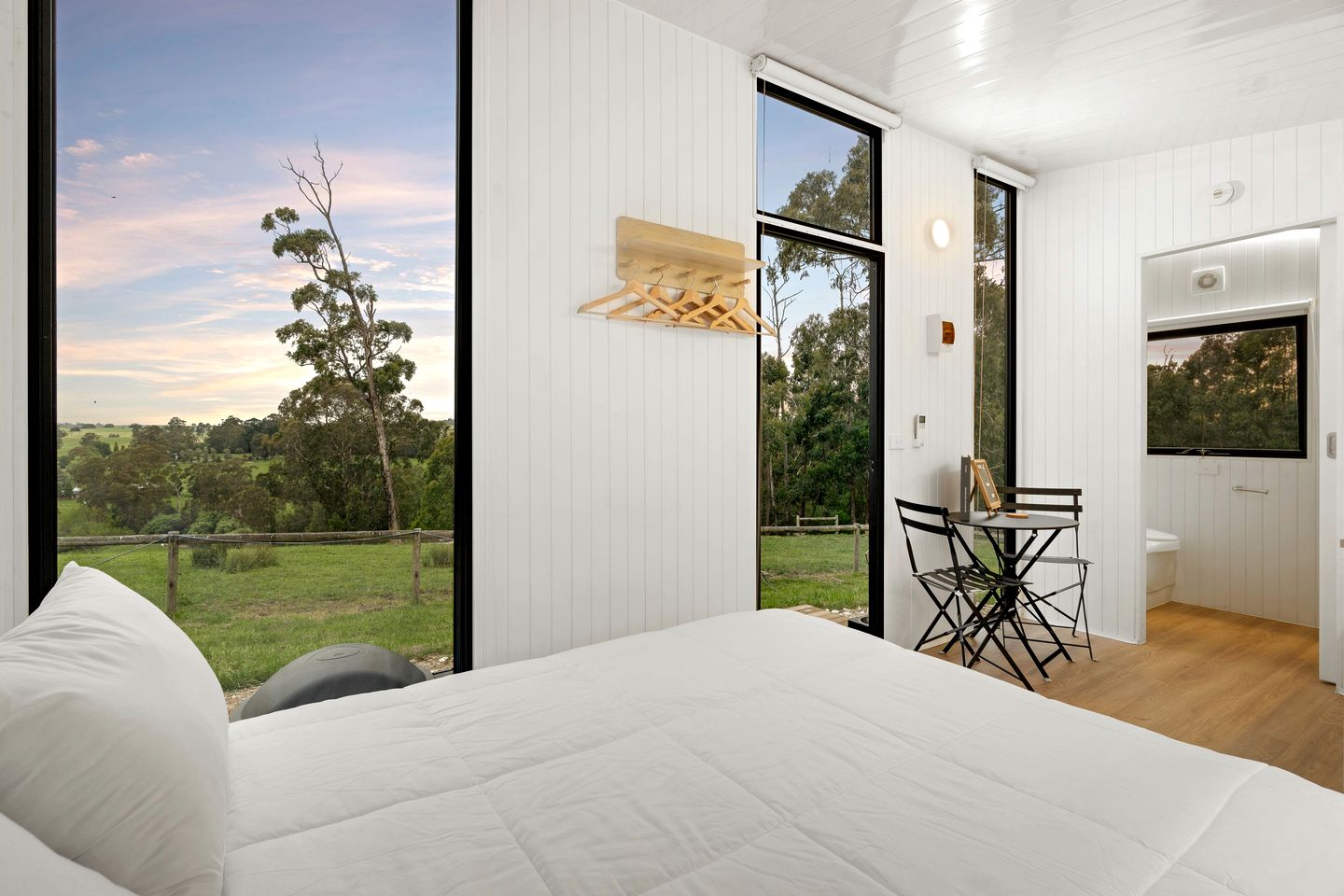 Intimate Tiny House Perfect for Water Activities and Picnics in Victoria, Australia