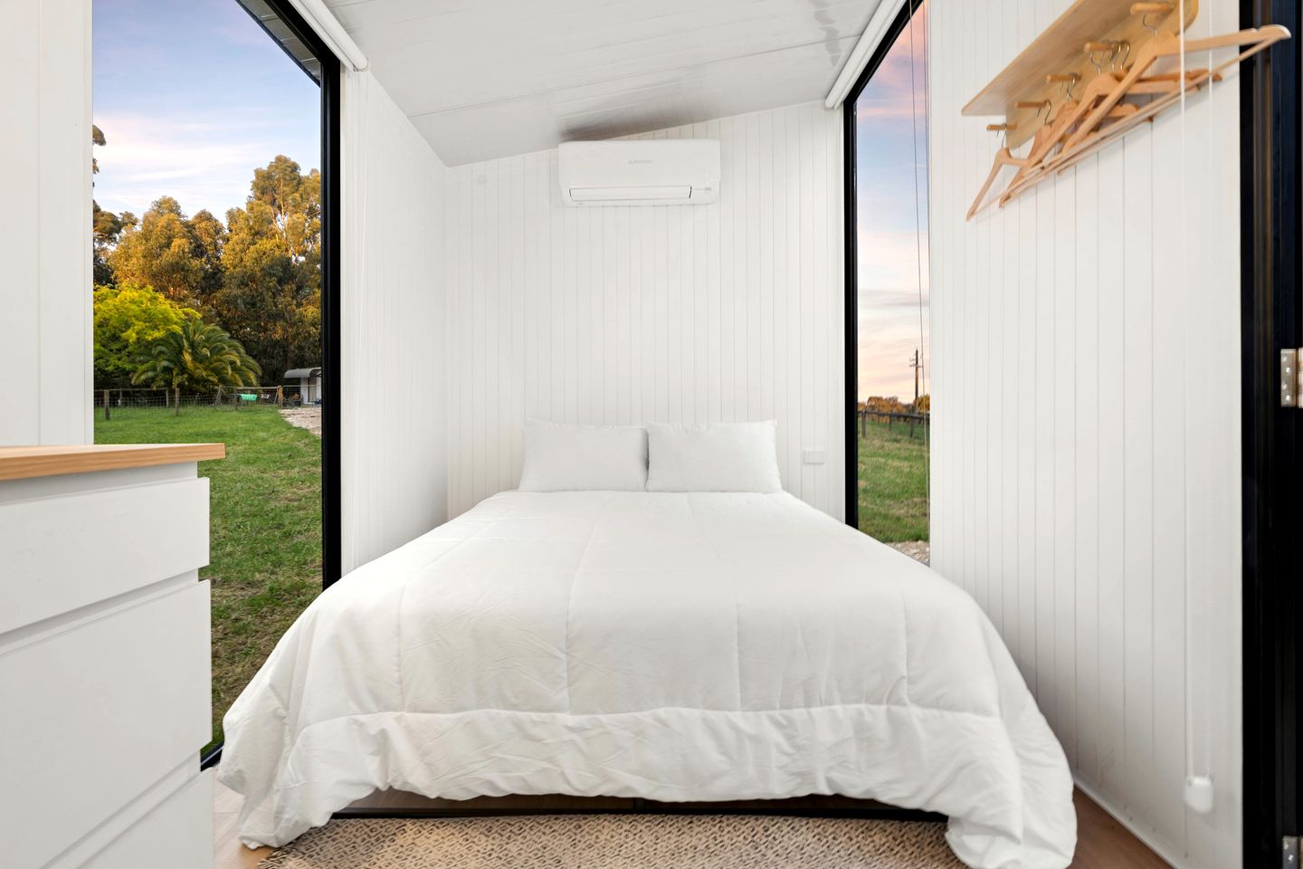 Intimate Tiny House Perfect for Water Activities and Picnics in Victoria, Australia